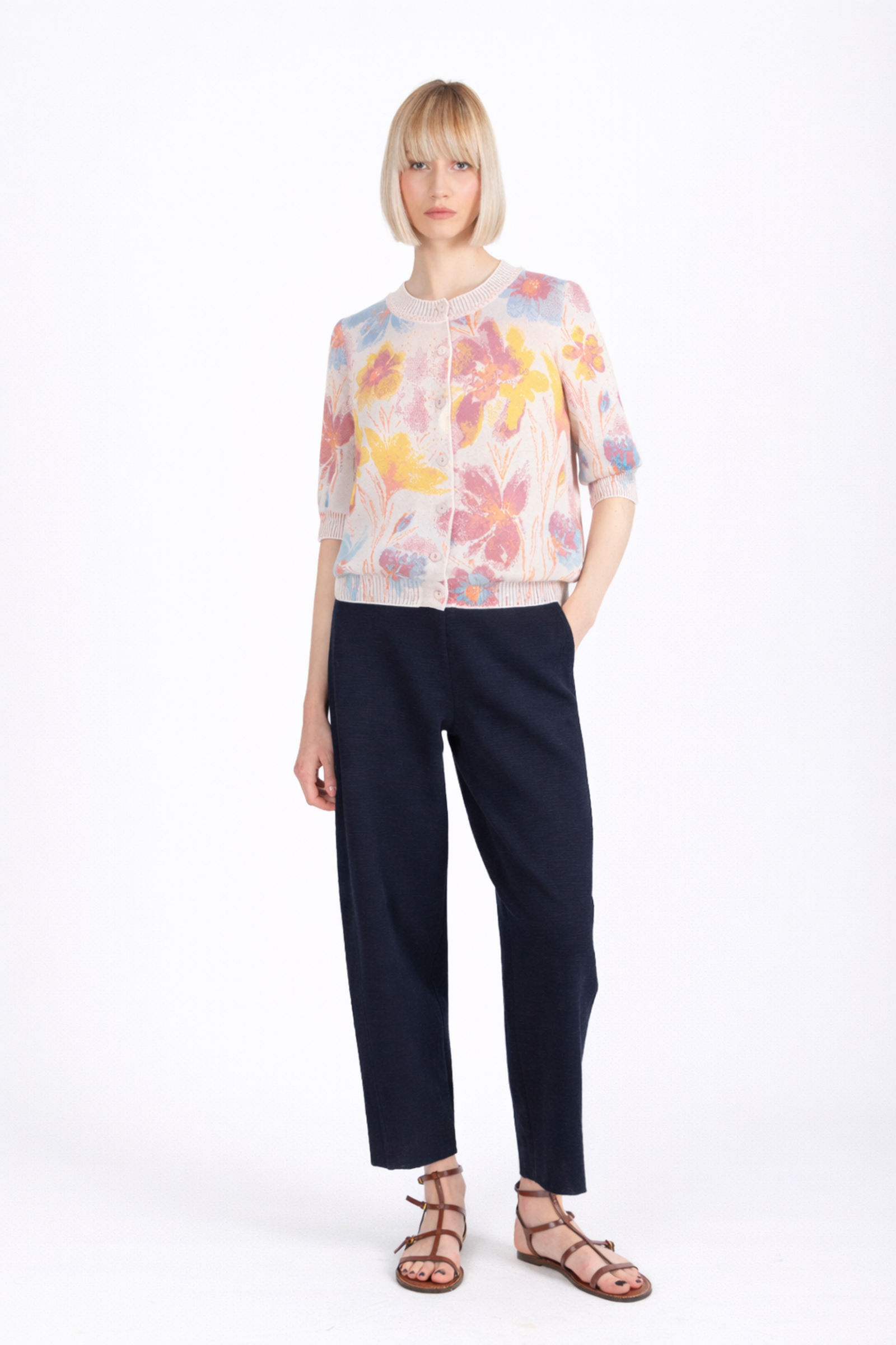 IVKO  Woman IVKO - Short Sleeve Cardigan Floral Pattern Light Pink | Verleidelijk Lichtroze Vest met Kleurrijke Bloemen