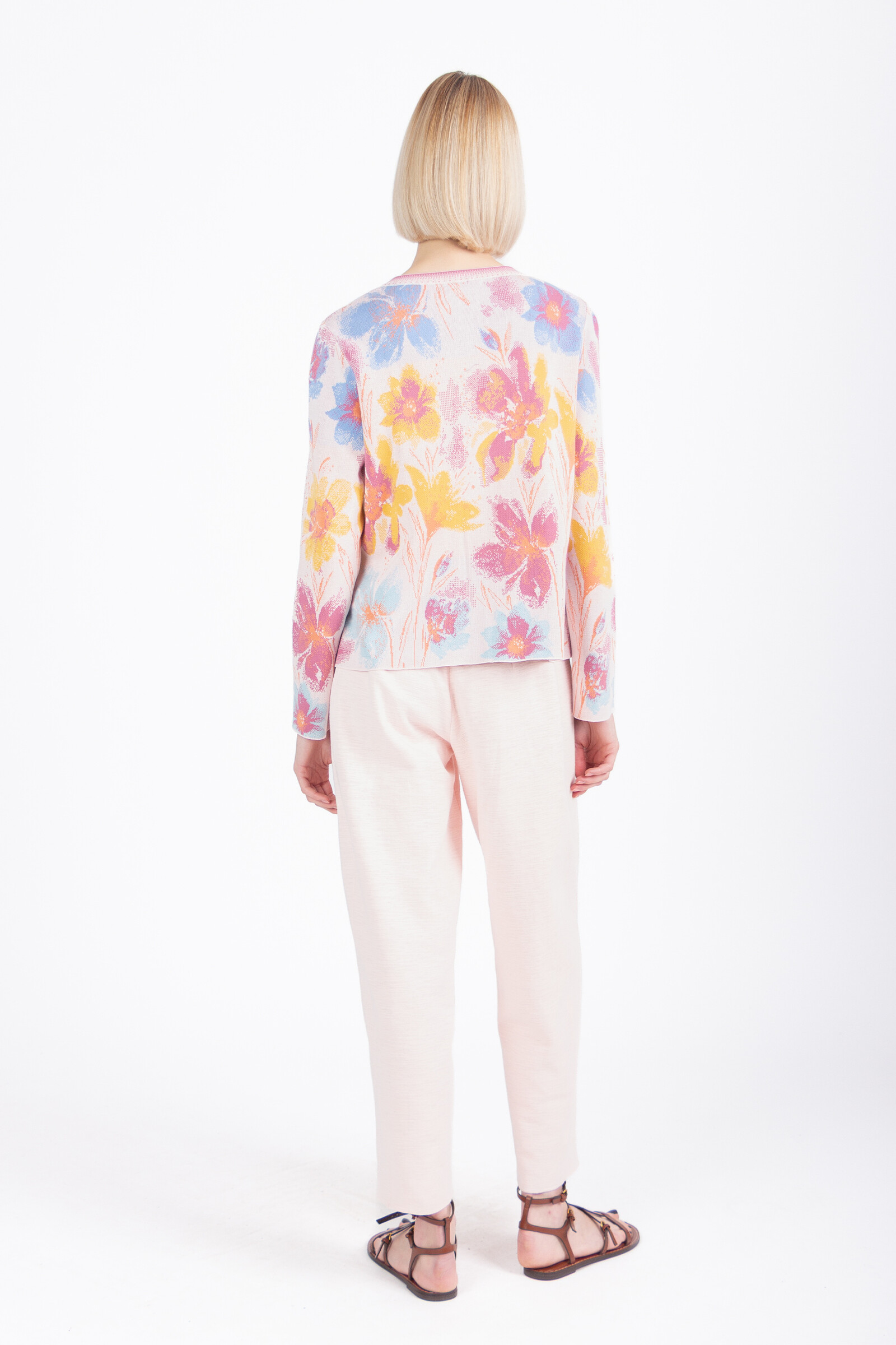 IVKO  Woman IVKO - Jacquard Cardigan Floral Pattern Light Pink | Artistiek Zachtroze Vest met Kleurrijke Bloemen