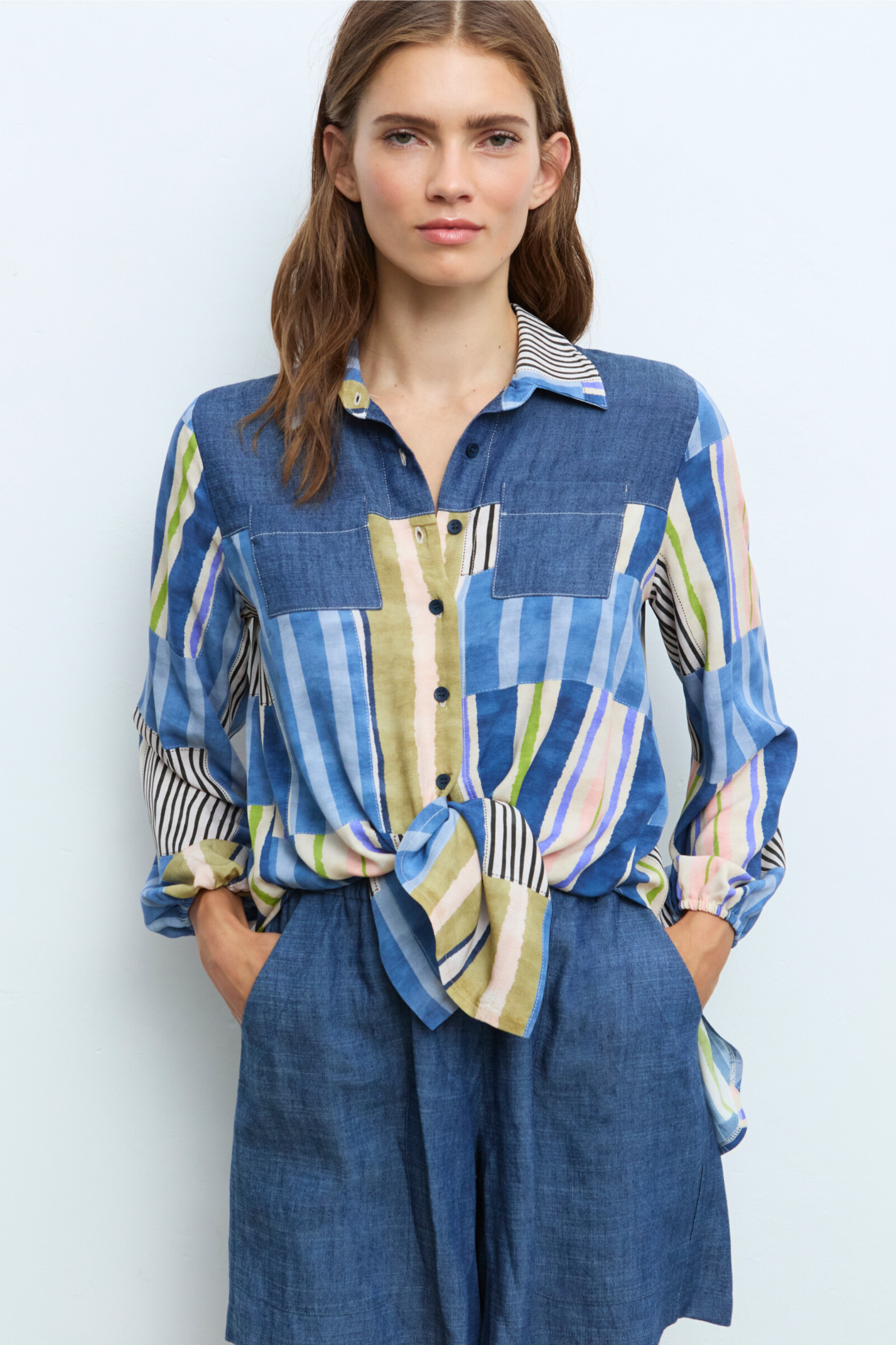 Aldo Martins  Cap Juluca A New Story Aldo Martins - Blouse Patchwork Blue | Blouse Élégante et Tendance d'Aldo Martins