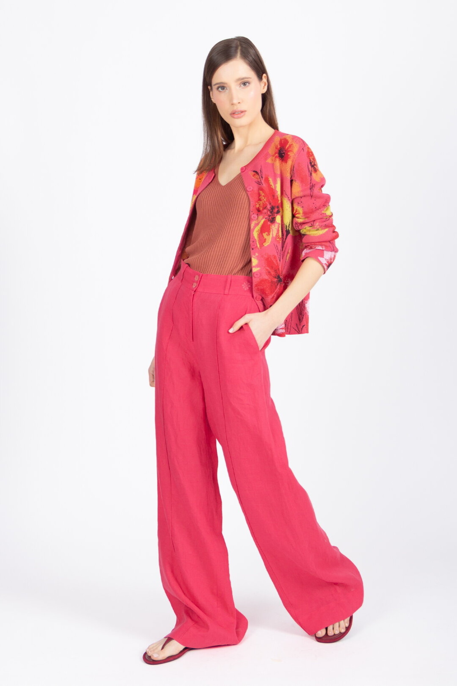 IVKO  Woman IVKO - Jacquard Cardigan Floral Pattern Pink | Artistiek Felroze Vest met Kleurrijke Bloemen