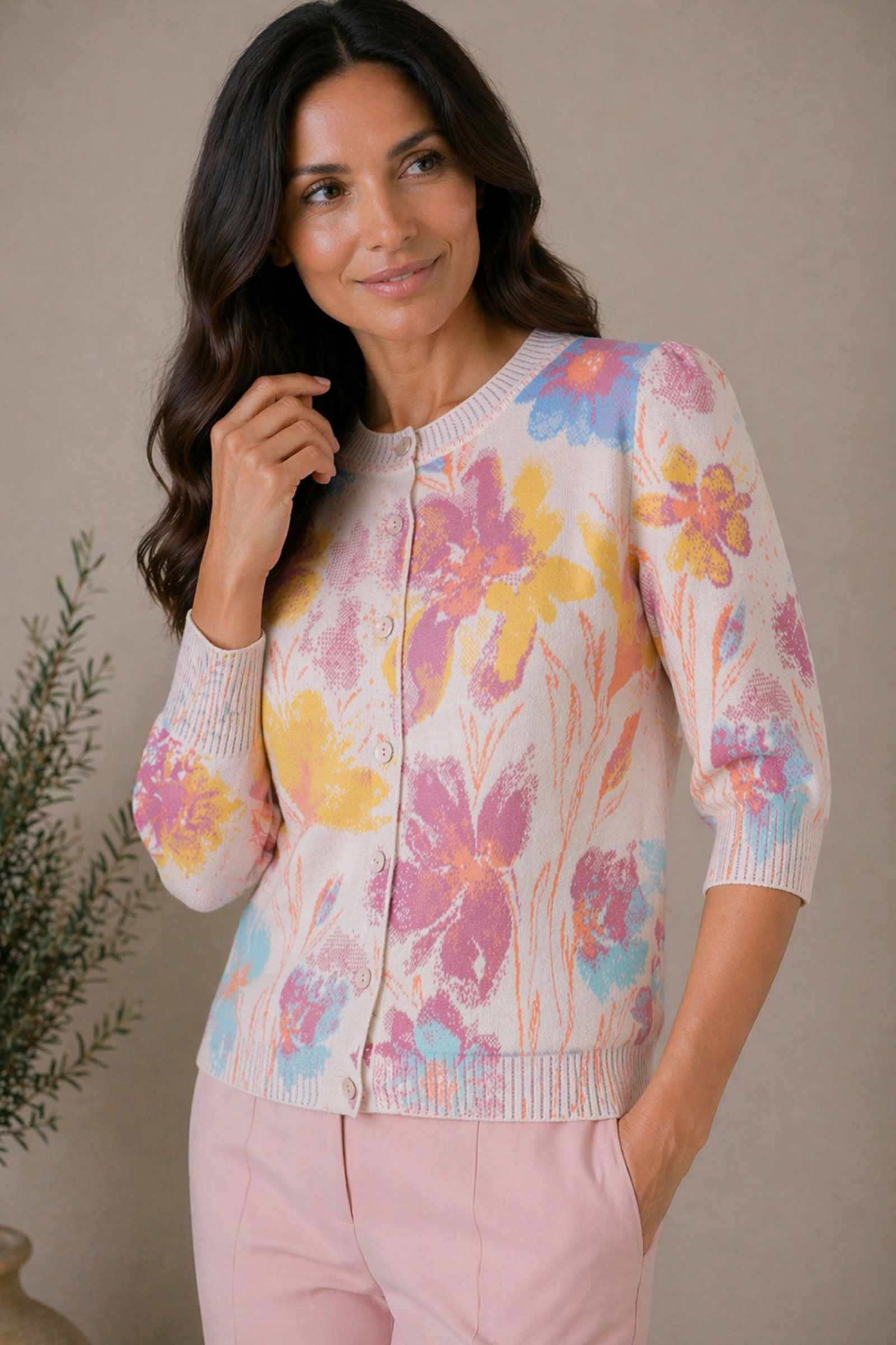 IVKO  Woman IVKO - Short Sleeve Cardigan Floral Pattern Light Pink | Verleidelijk Lichtroze Vest met Kleurrijke Bloemen