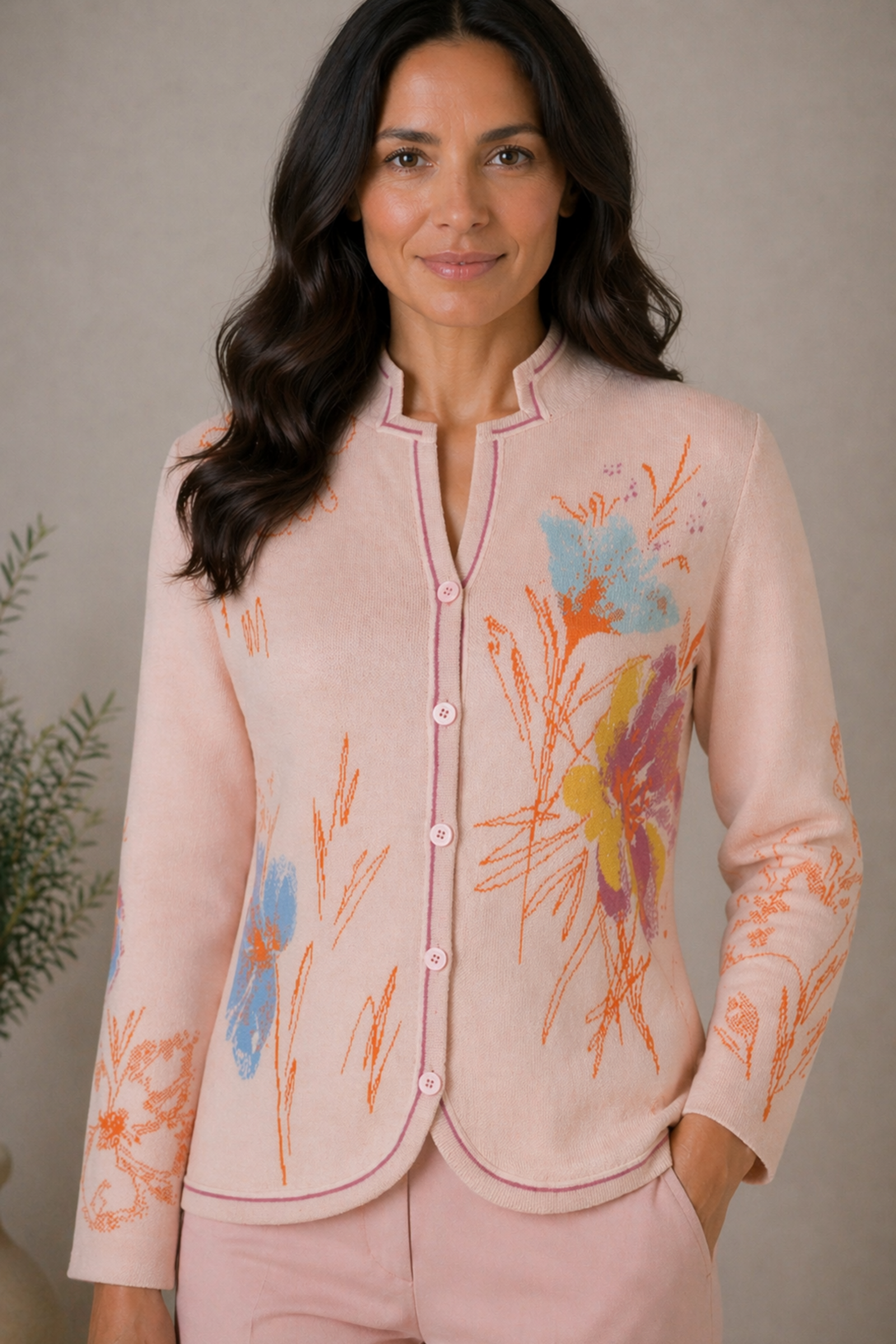 IVKO  Woman IVKO - Jacquard Jacket Floral Pattern Light Pink | Verleidelijk Zachtroze Vest met Kleurrijke Bloemen
