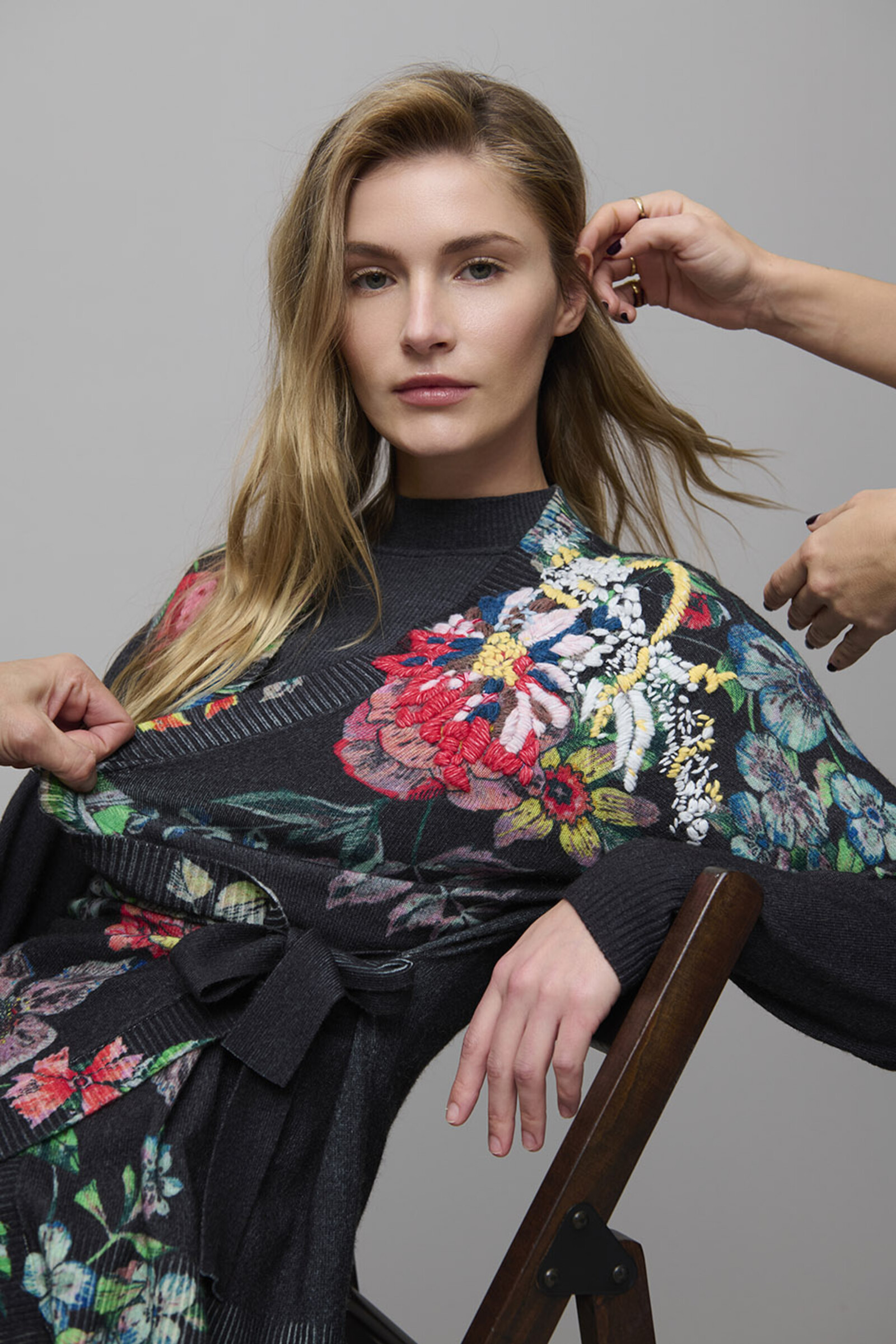 Aldo Martins  Aldo Martins - Embroidered Cardigan Black | Geraffineerd Fijngebreid Vest van Merinowol en Kasjmier