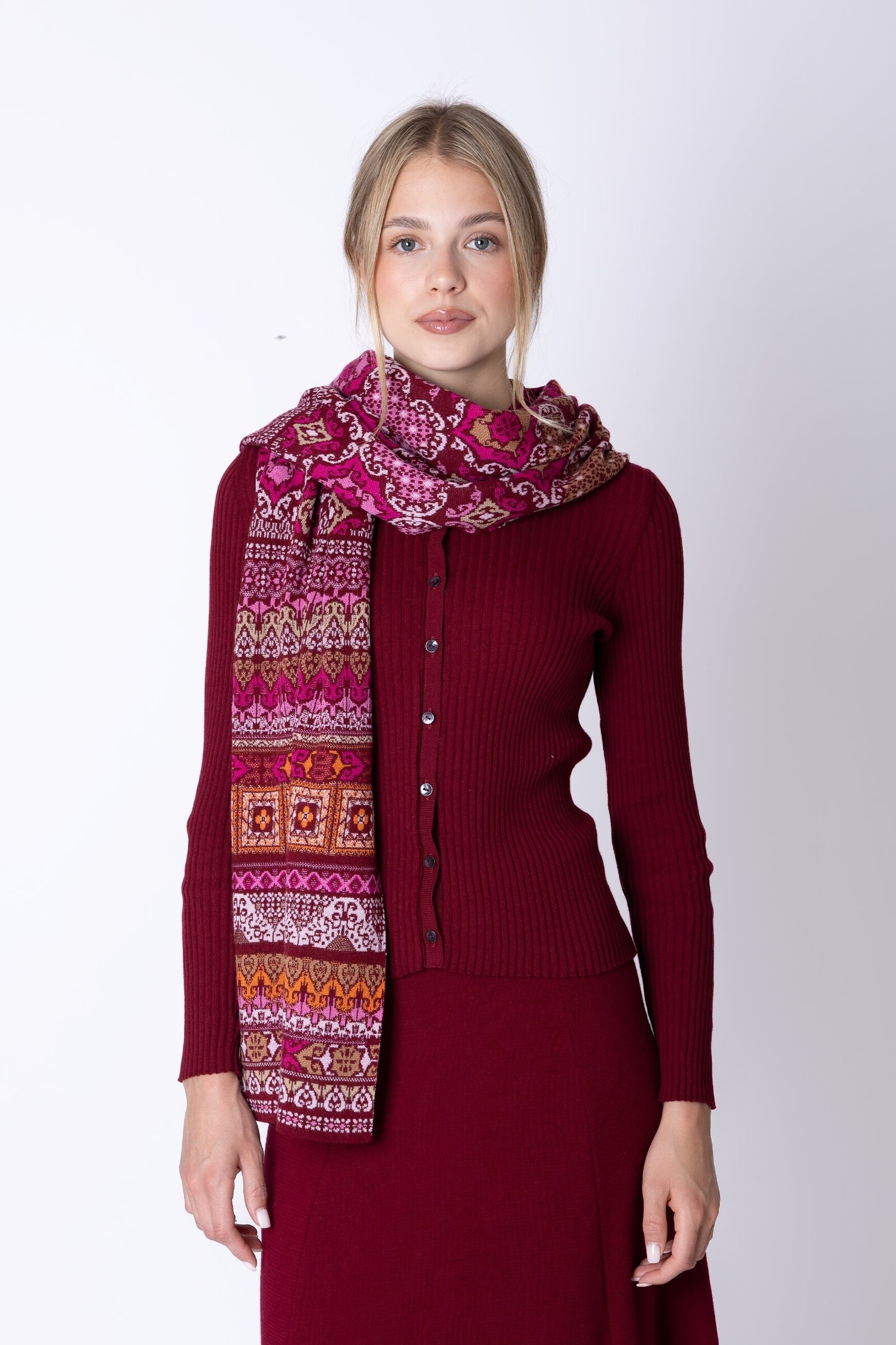 IVKO  Woman IVKO - Knit Scarf Azulejo Cherry | Écharpe Iconique 100 % Laine avec Motifs Portugais