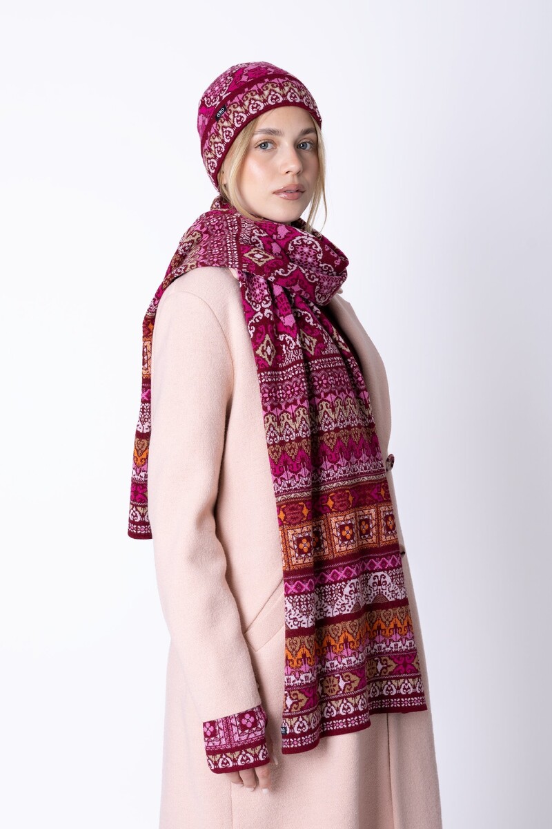 IVKO - Knit Scarf Azulejo Cherry | Iconische Sjaal van 100% Wol met Portugese Patronen