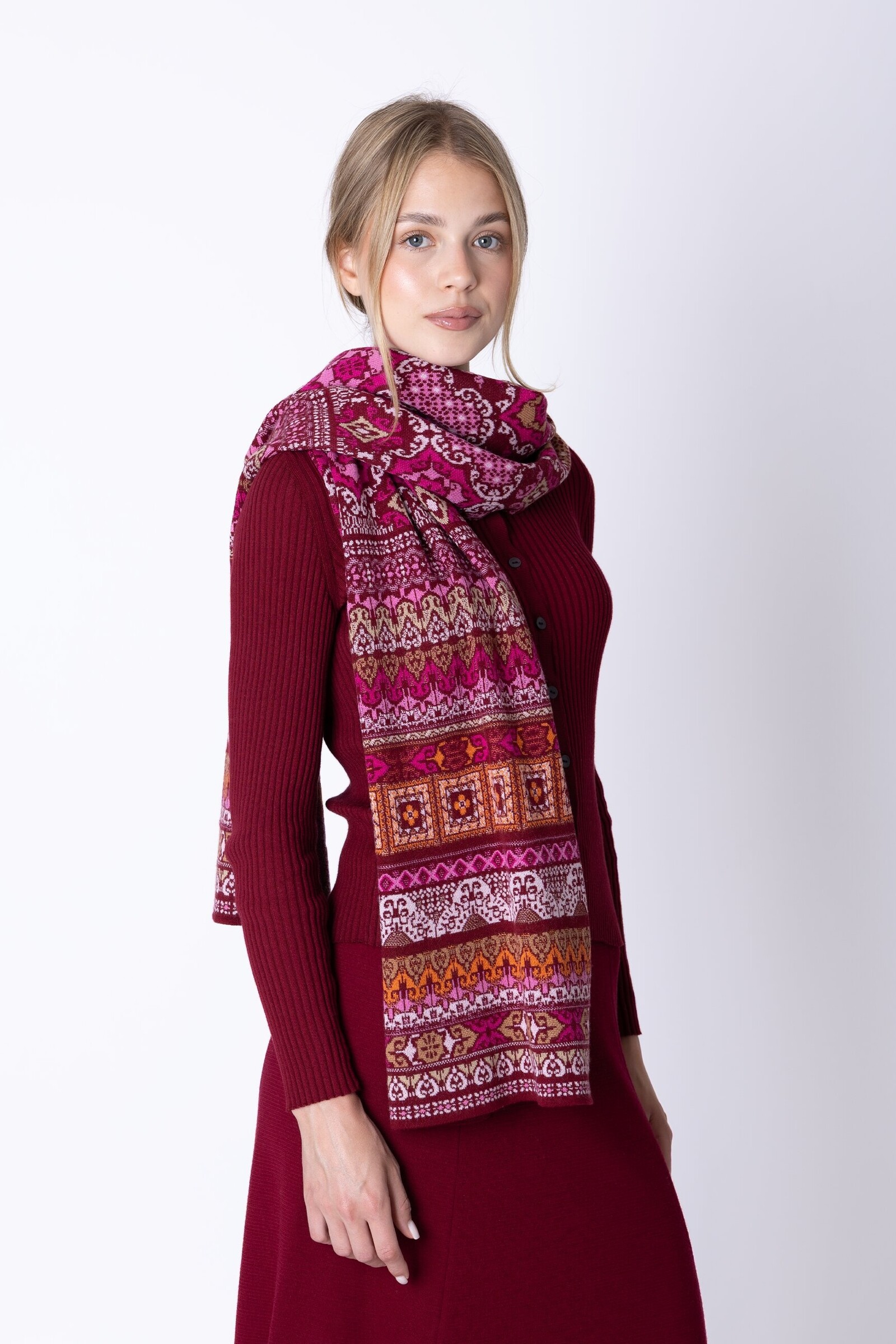 IVKO  Woman IVKO - Knit Scarf Azulejo Cherry | Ikonischer Schal aus 100 % Wolle mit Portugiesischen Mustern