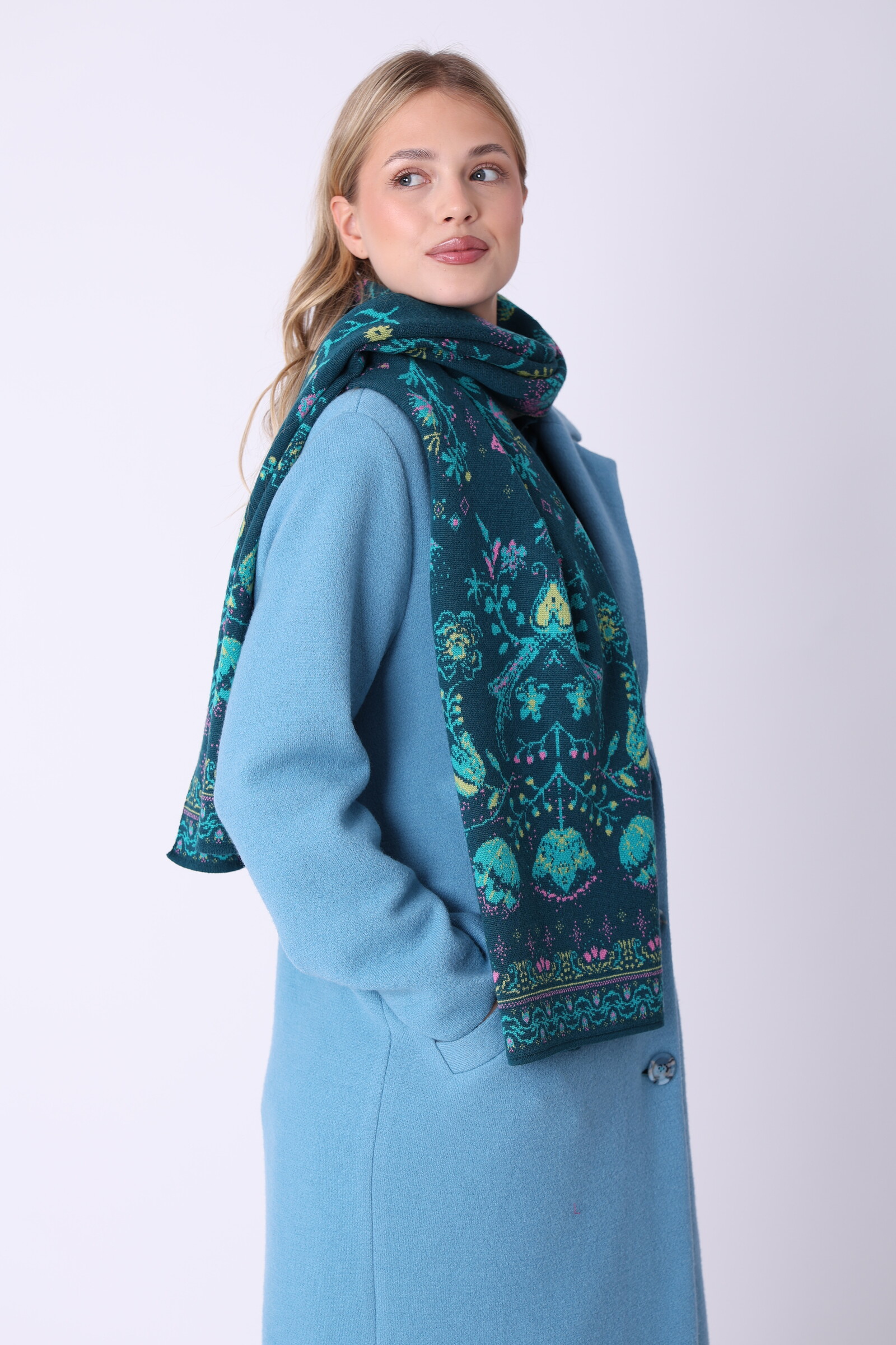 IVKO  Woman IVKO - Knit Scarf Fika Floral Petrol | Écharpe Confortable 100% Laine à Motifs Scandinaves