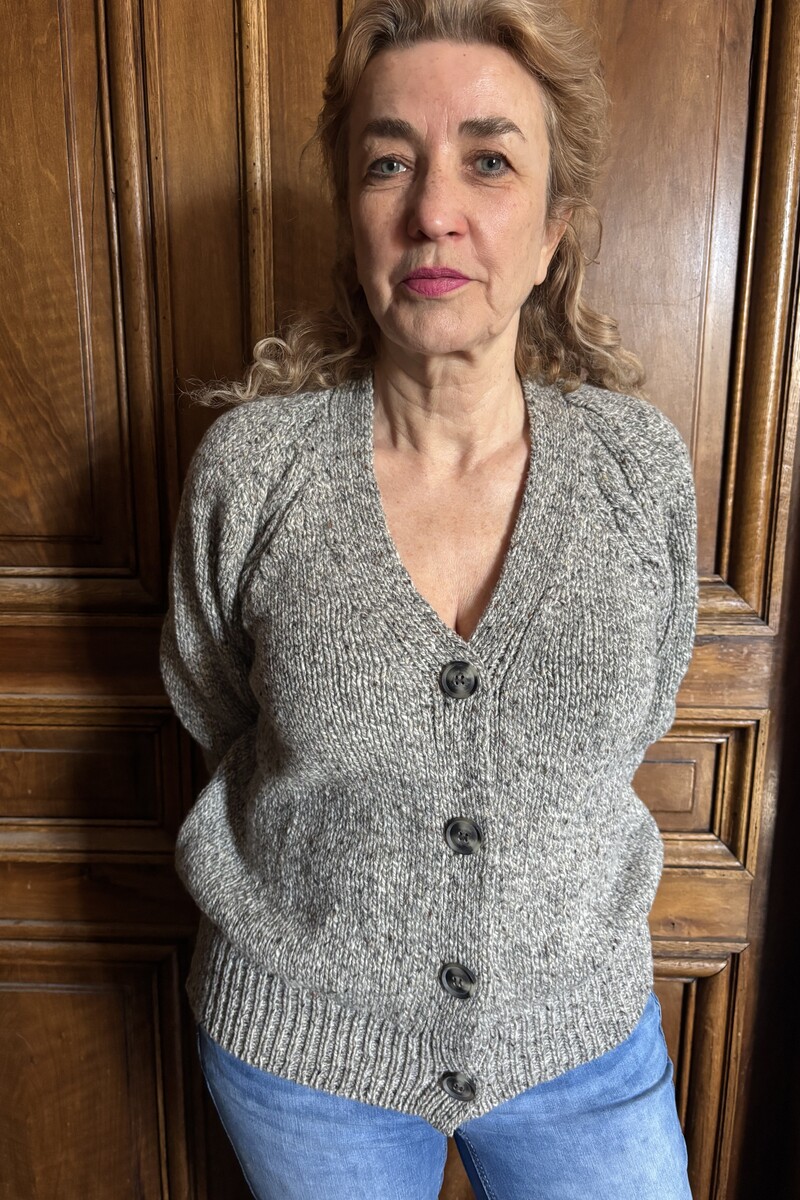 Fisherman Out of Ireland - Donegal Raglan Cable Cardigan Porridge | Grijs Vest van 100% Merinowol