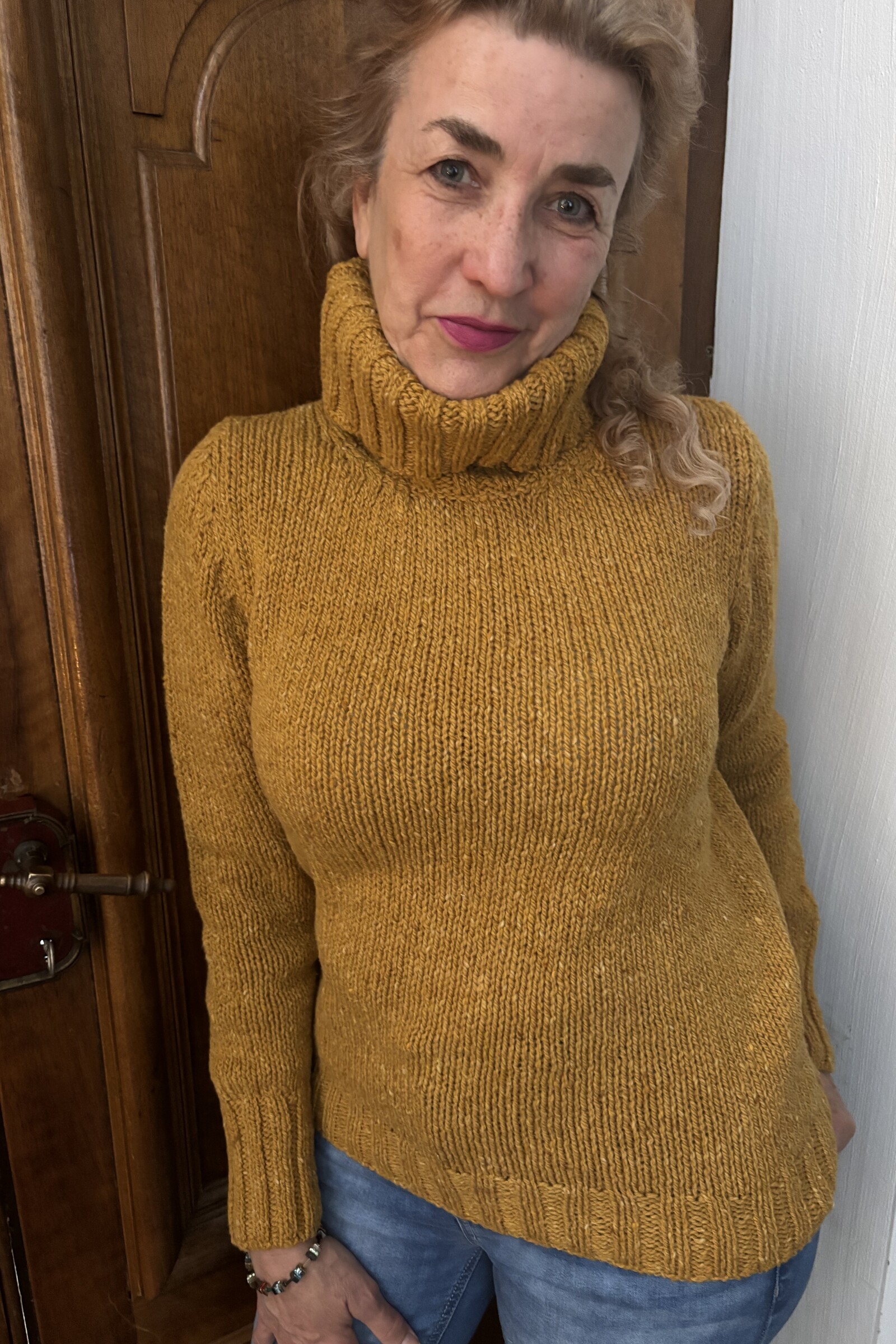 Fisherman Out of Ireland Fisherman Out of Ireland - Donegal Polo Neck Sweater Honey | Gele Trui van 100% Merinowol