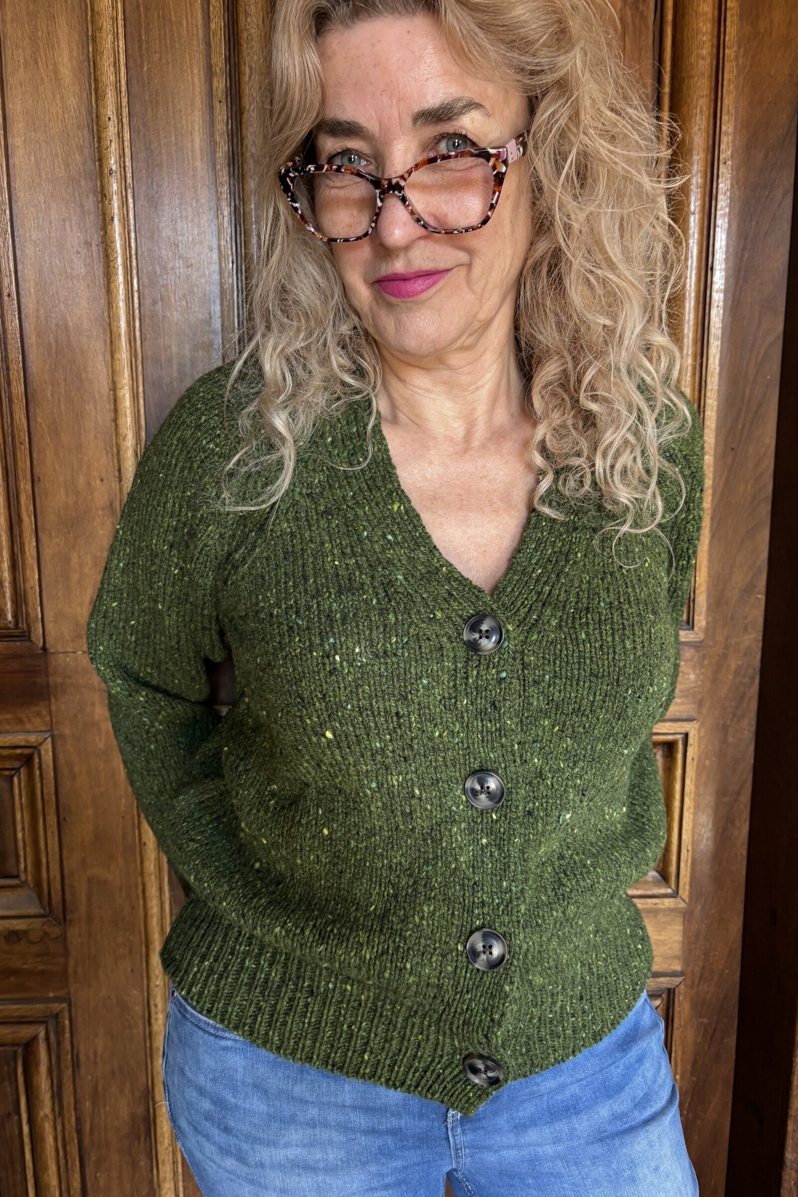 Fisherman Out of Ireland Fisherman Out of Ireland - Donegal Raglan Cable Cardigan Shamrock | Groen Vest van 100% Merinowol