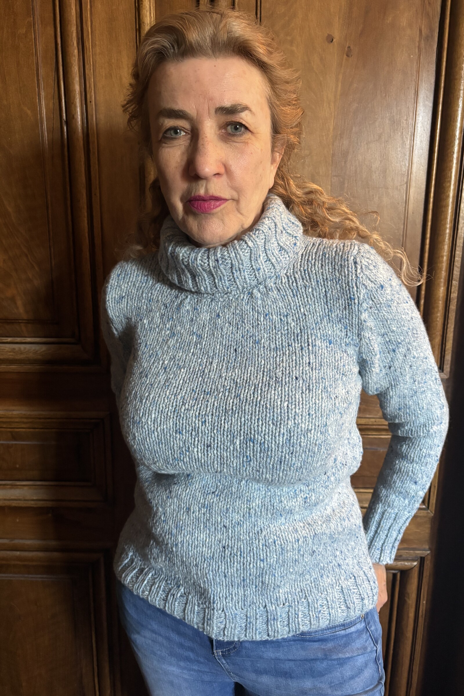Fisherman Out of Ireland Fisherman Out of Ireland - Donegal Polo Neck Sweater Blue Mist | Lichtblauwe Trui van 100% Merinowol
