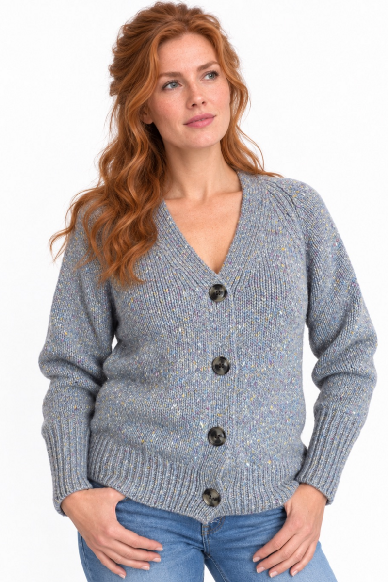 Fisherman Out of Ireland - Donegal Raglan Cable Cardigan Ice Blue | Lichtblauw Vest van 100% Merinowol