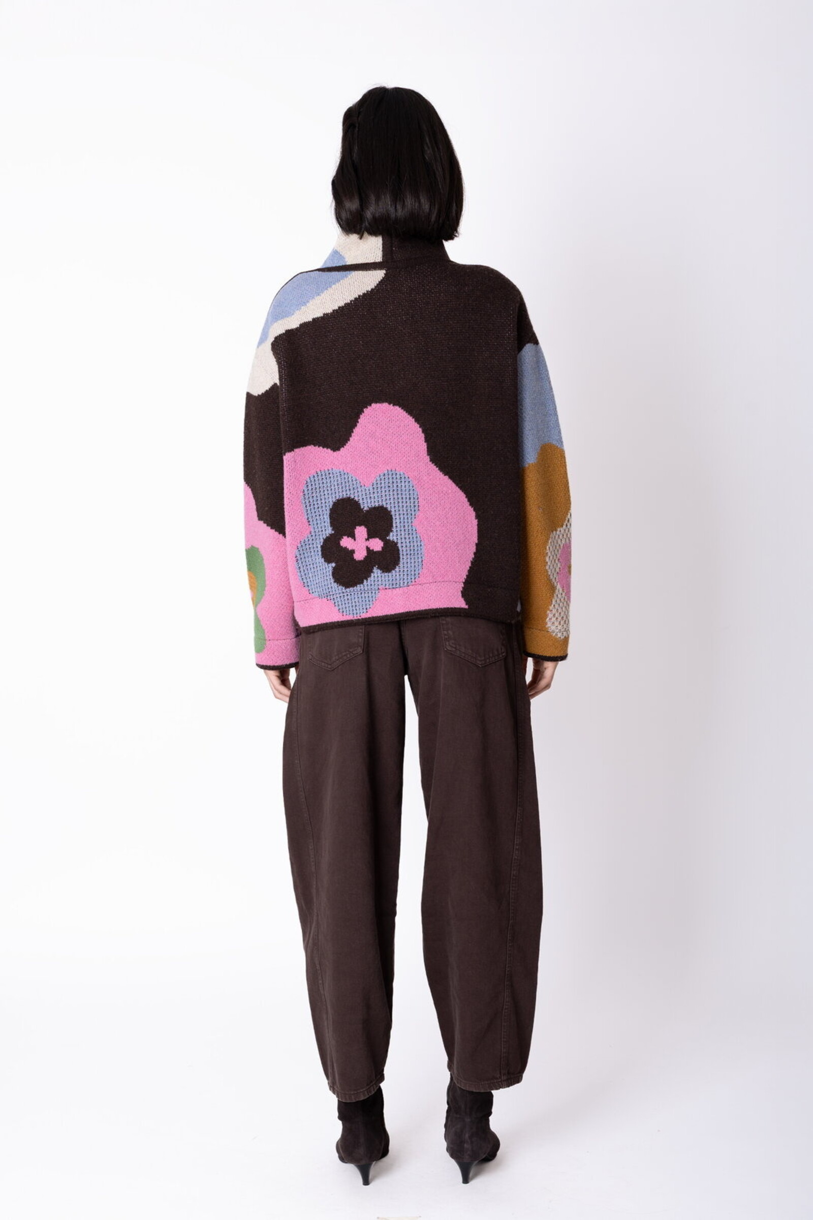 IVKO  Woman IVKO - Imprint Bloom Hip Jacket Chocolate| Extravagant Jasje van 80% Wol en 20% Nylon