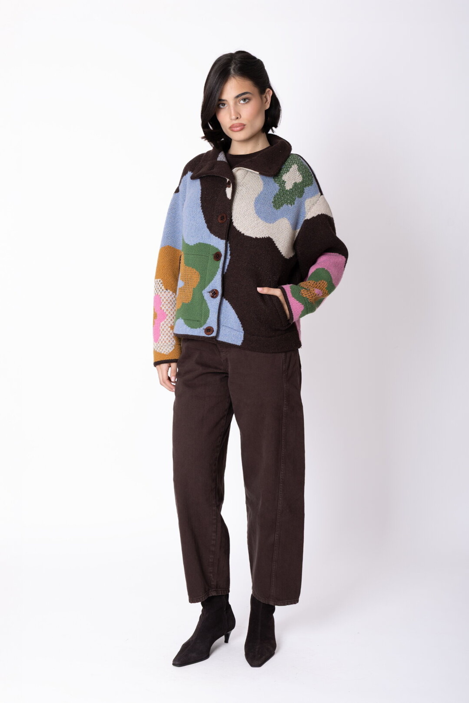 IVKO  Woman IVKO - Imprint Bloom Hip Jacket Chocolate| Extravagant Jasje van 80% Wol en 20% Nylon