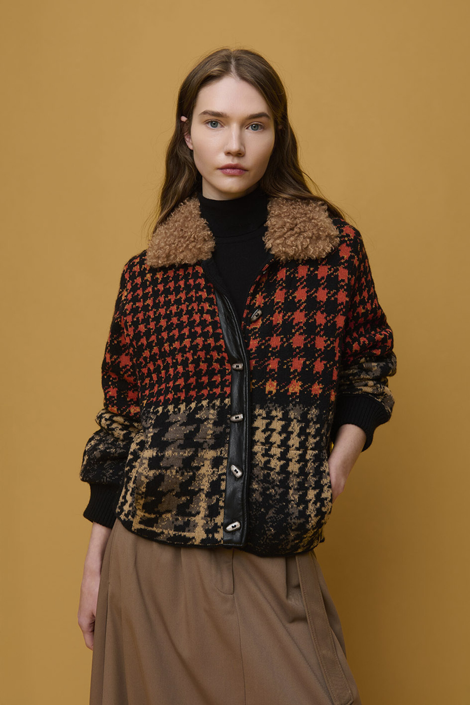 Aldo Martins  Aldo Martins - Checkered Jacket Coral | Veste Spectaculaire à Carreaux Rouges avec Col Teddy