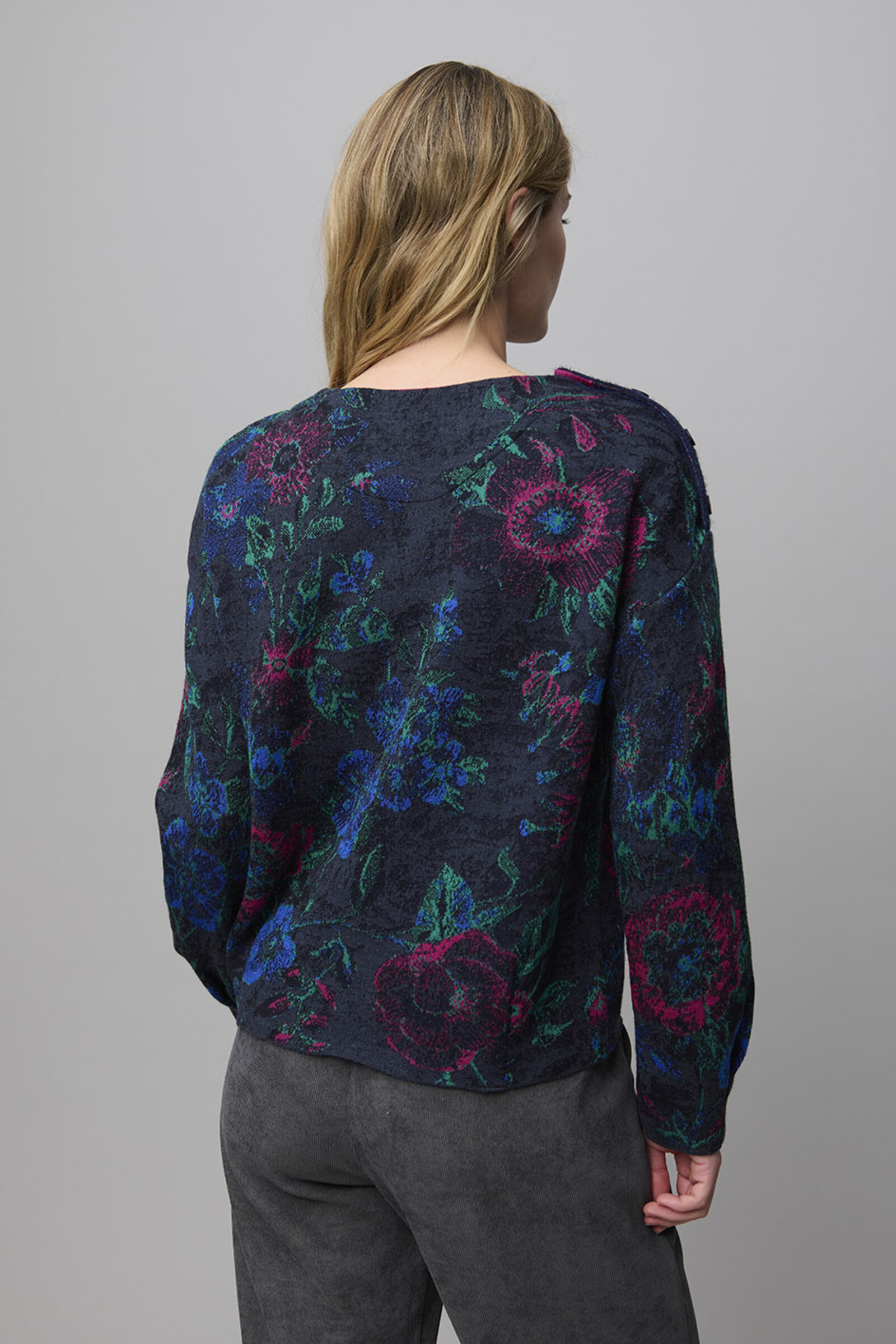 Aldo Martins  Aldo Martins - Flowered Sweater Charcoal | Romantische Trui van Viscose