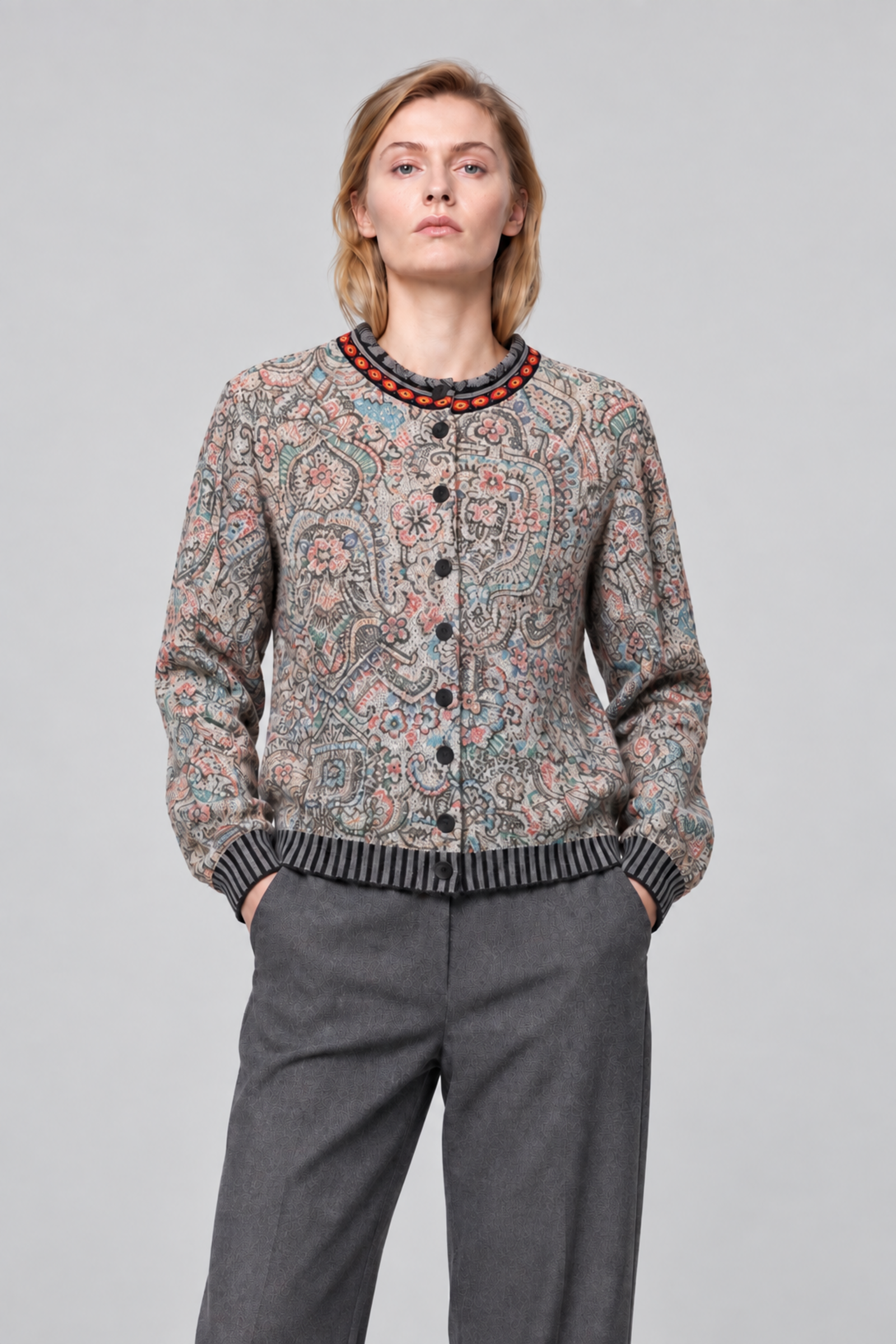 Aldo Martins  Aldo Martins - Flowered Cardigan Grey | Grijs Gemêleerd Vest met Subtiele Goudkleurige Accenten