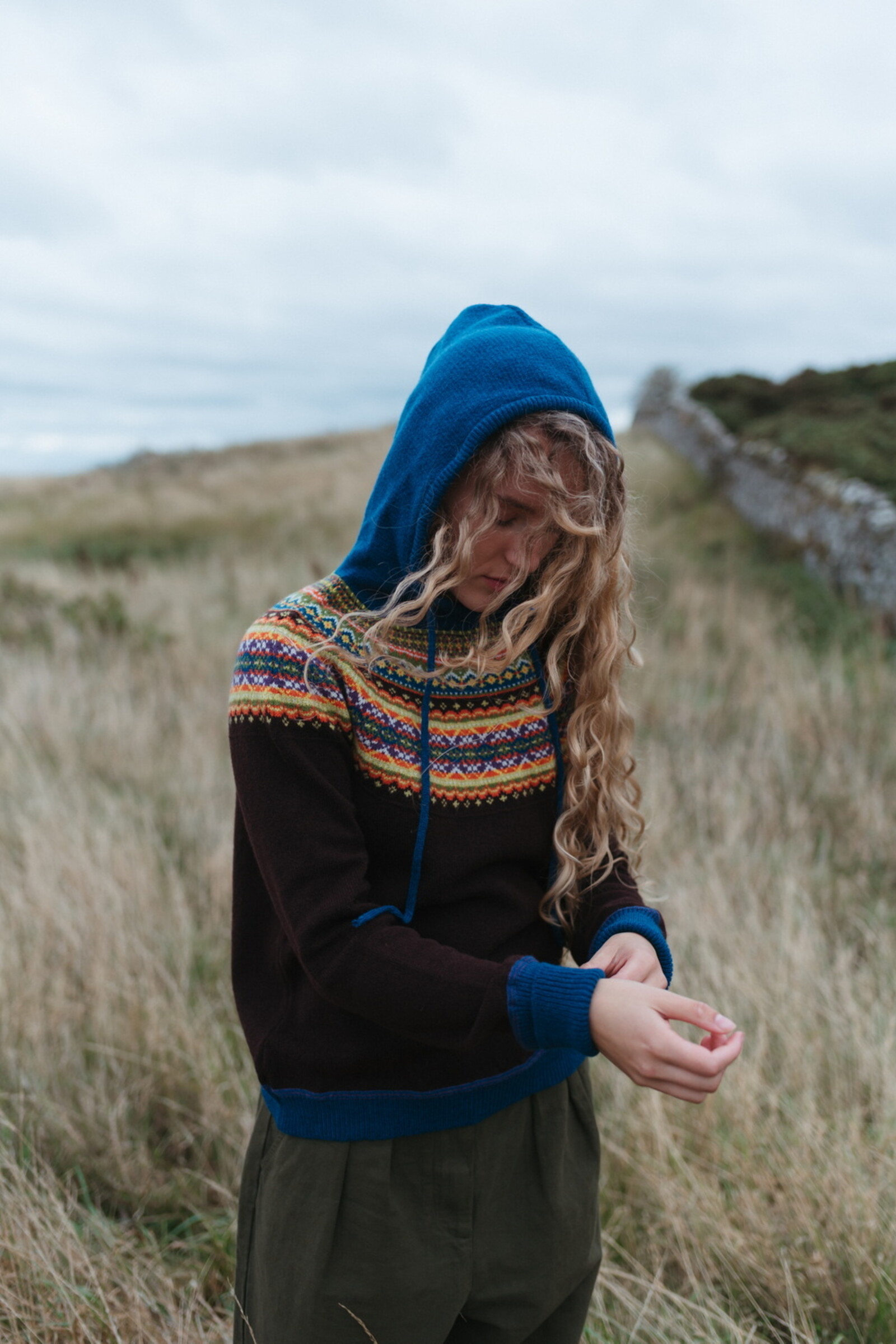 Eribé Eribé - Alpine Hoody Sweater Ebony | Pull à Capuche Marron en 100 % Laine Mérinos