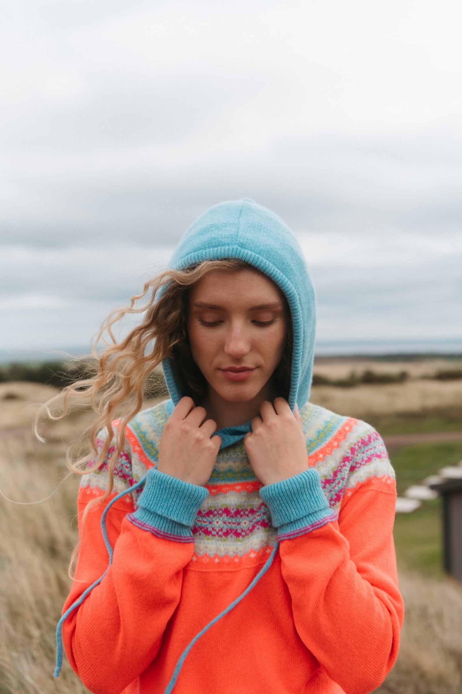 Eribé Eribé - Alpine Hoody Sweater Amelia | Oranger Kapuzenpullover aus 100 % Merinowolle