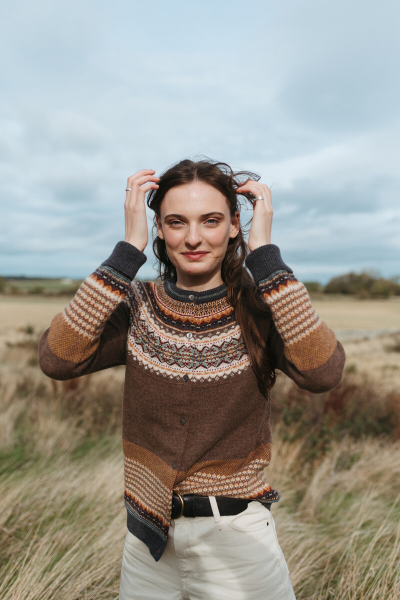 Eribé - Alpine Cardigan Hazel | Braune Strickjacke aus 96% Weicher Merinowolle und 4% Angorawolle