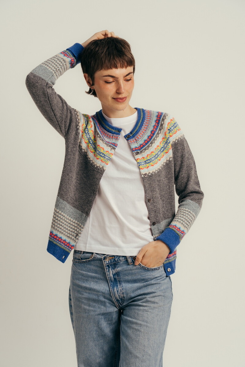 Eribé - Alpine Cardigan Charm | Graue Strickjacke aus 96% Weicher Merinowolle und 4% Angorawolle