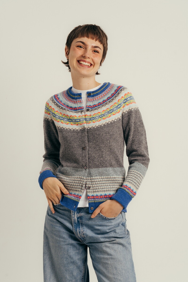 Eribé - Alpine Cardigan Charm | Graue Strickjacke aus 96% Weicher Merinowolle und 4% Angorawolle