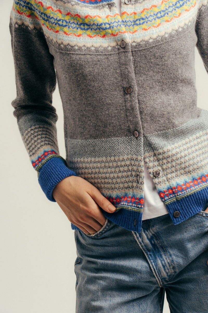 Eribé - Alpine Cardigan Charm | Graue Strickjacke aus 96% Weicher Merinowolle und 4% Angorawolle