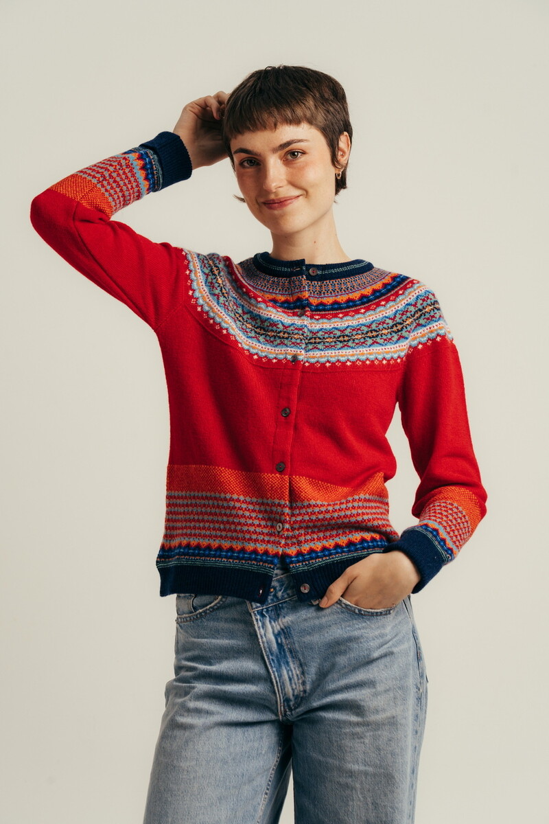 Eribé - Alpine Cardigan Cherry | Rote Strickjacke aus 96% Weicher Merinowolle und 4% Angorawolle