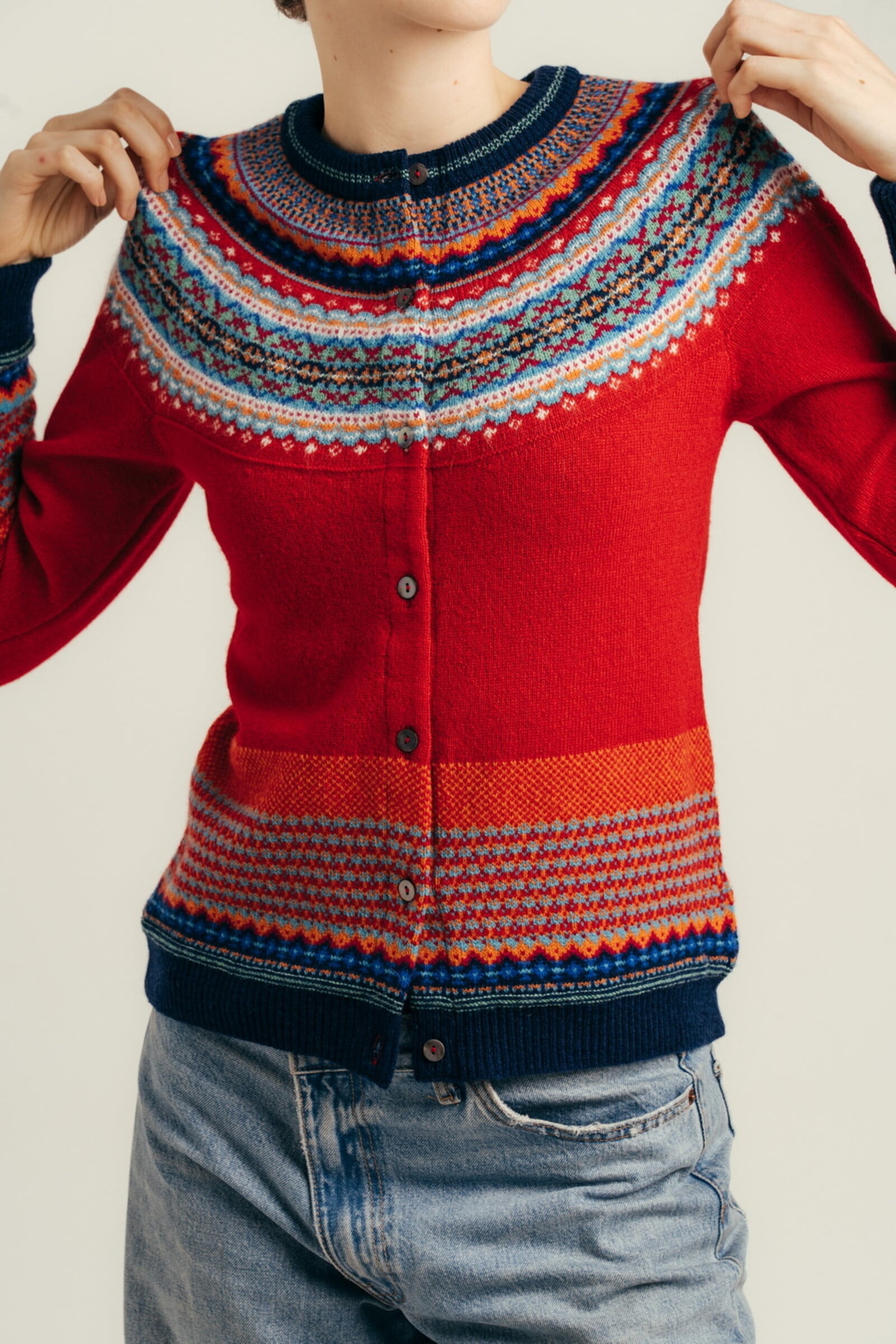 Eribé Eribé - Alpine Cardigan Cherry | Rote Strickjacke aus 96% Weicher Merinowolle und 4% Angorawolle