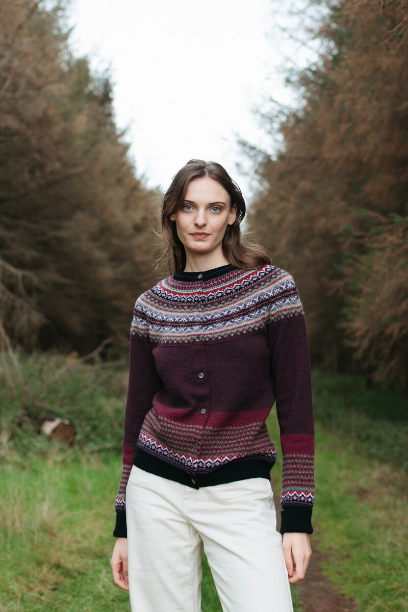 Eribé - Alpine Cardigan Tyrian | Gilet Rouge Foncé à 96% de Laine Mérinos Douce et à 4% de Laine Angora