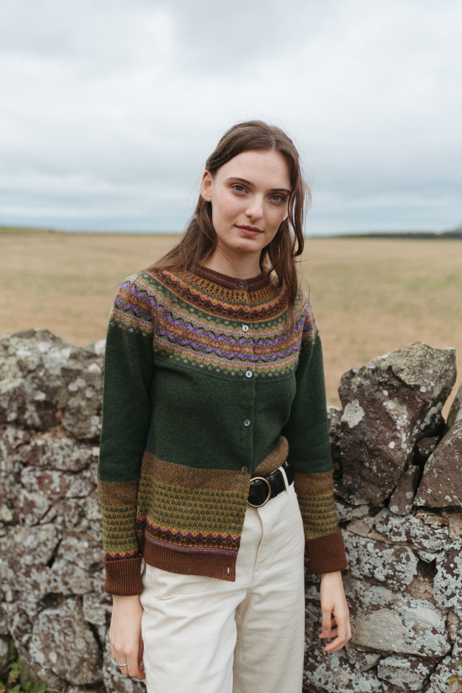 Eribé Eribé - Alpine Cardigan Thistle | Grüne Strickjacke aus 96% Weicher Merinowolle und 4% Angorawolle