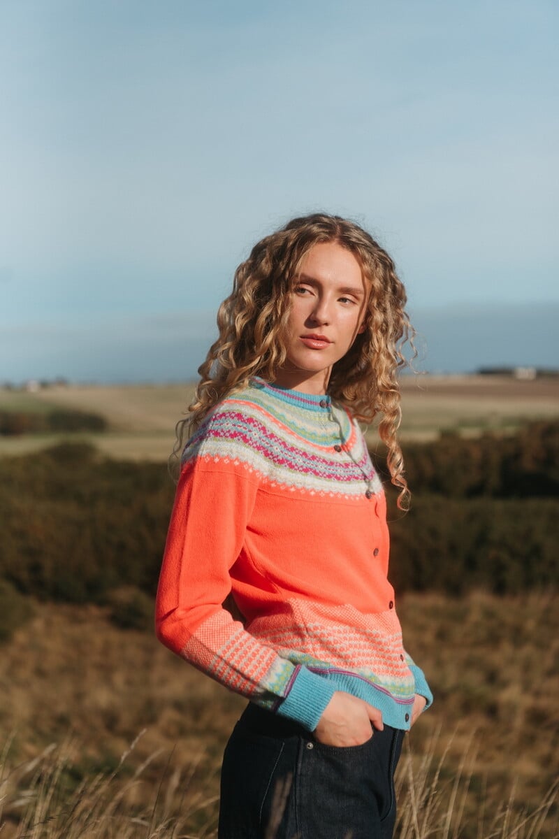 Eribé - Alpine Cardigan Amelia | Gilet Orange à 96% de Laine Mérinos Douce et à 4% de Laine Angora