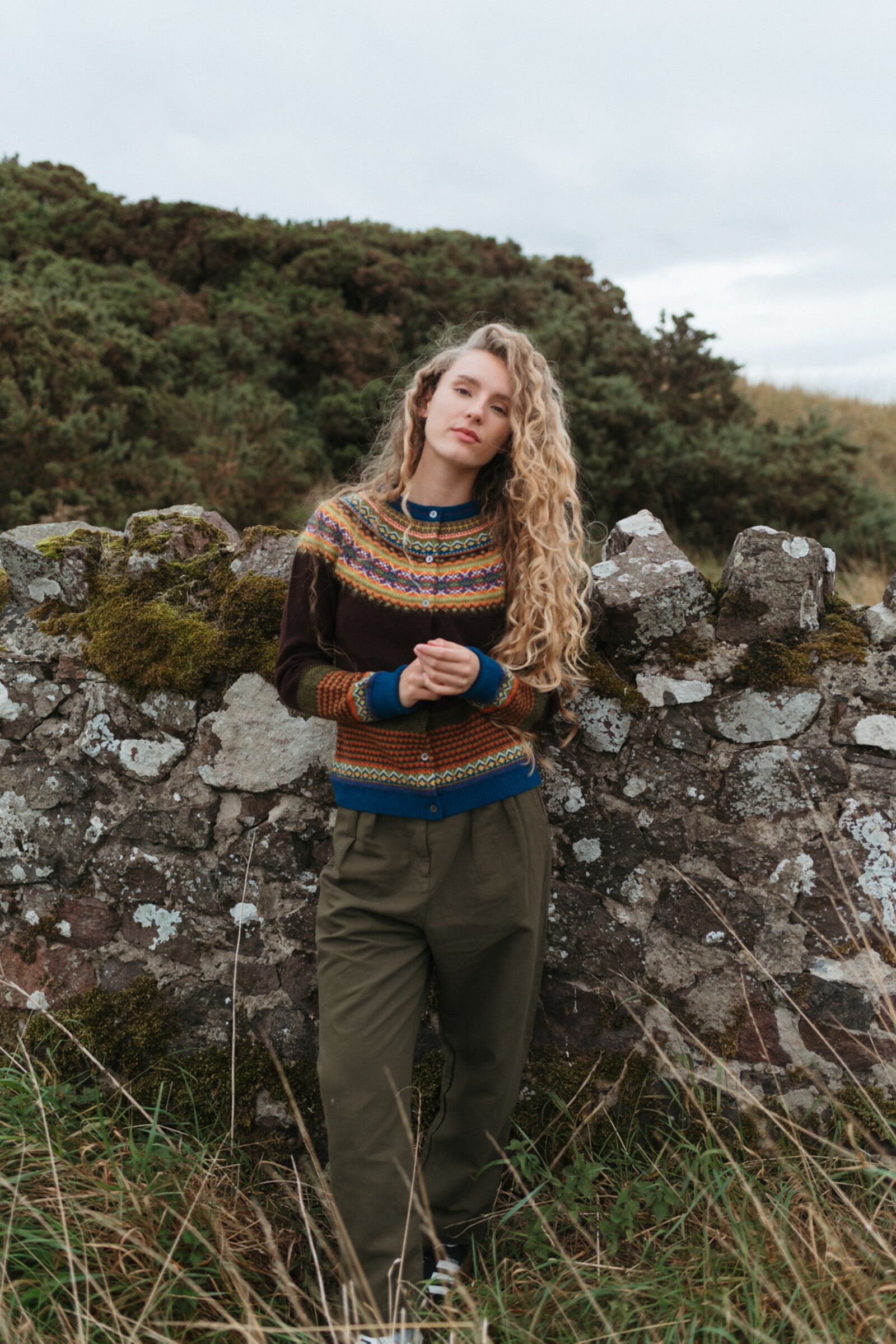 Eribé Eribé - Alpine Cardigan Ebony | Bruin Vest van 96% Zachte Merinowol en 4% Angorawol