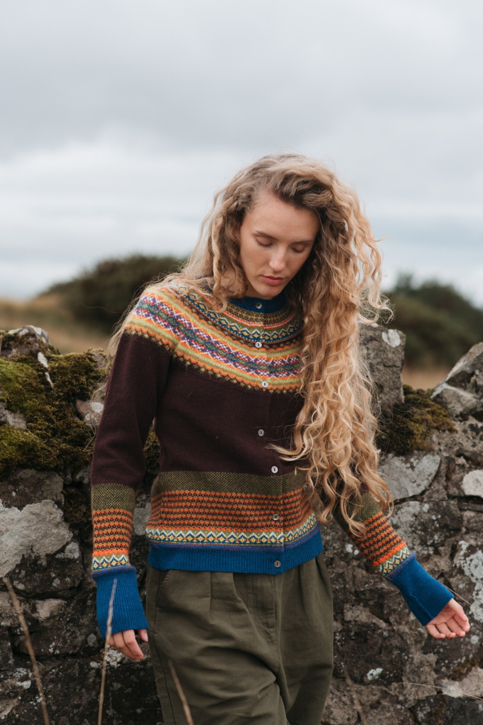 Eribé Eribé - Alpine Cardigan Ebony | Bruin Vest van 96% Zachte Merinowol en 4% Angorawol
