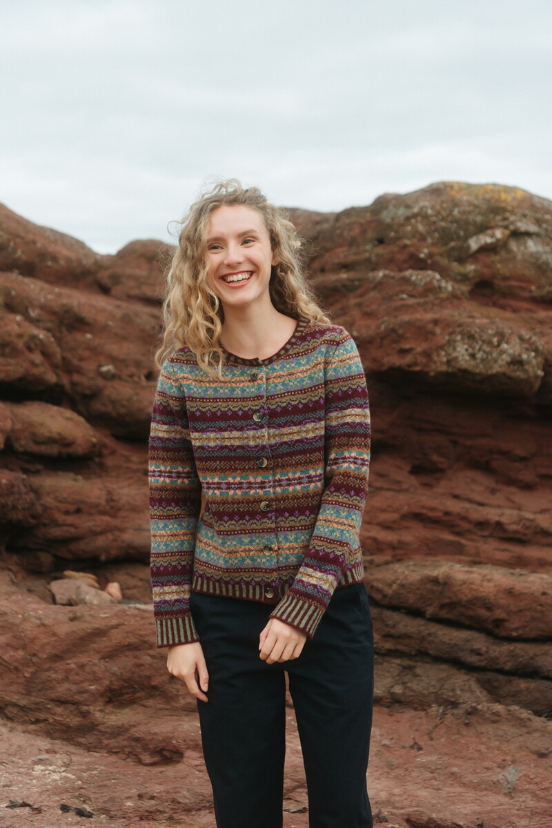 Eribé - Westray Cardigan Erica | Donkerrood Vest van 100% Shetlandwol