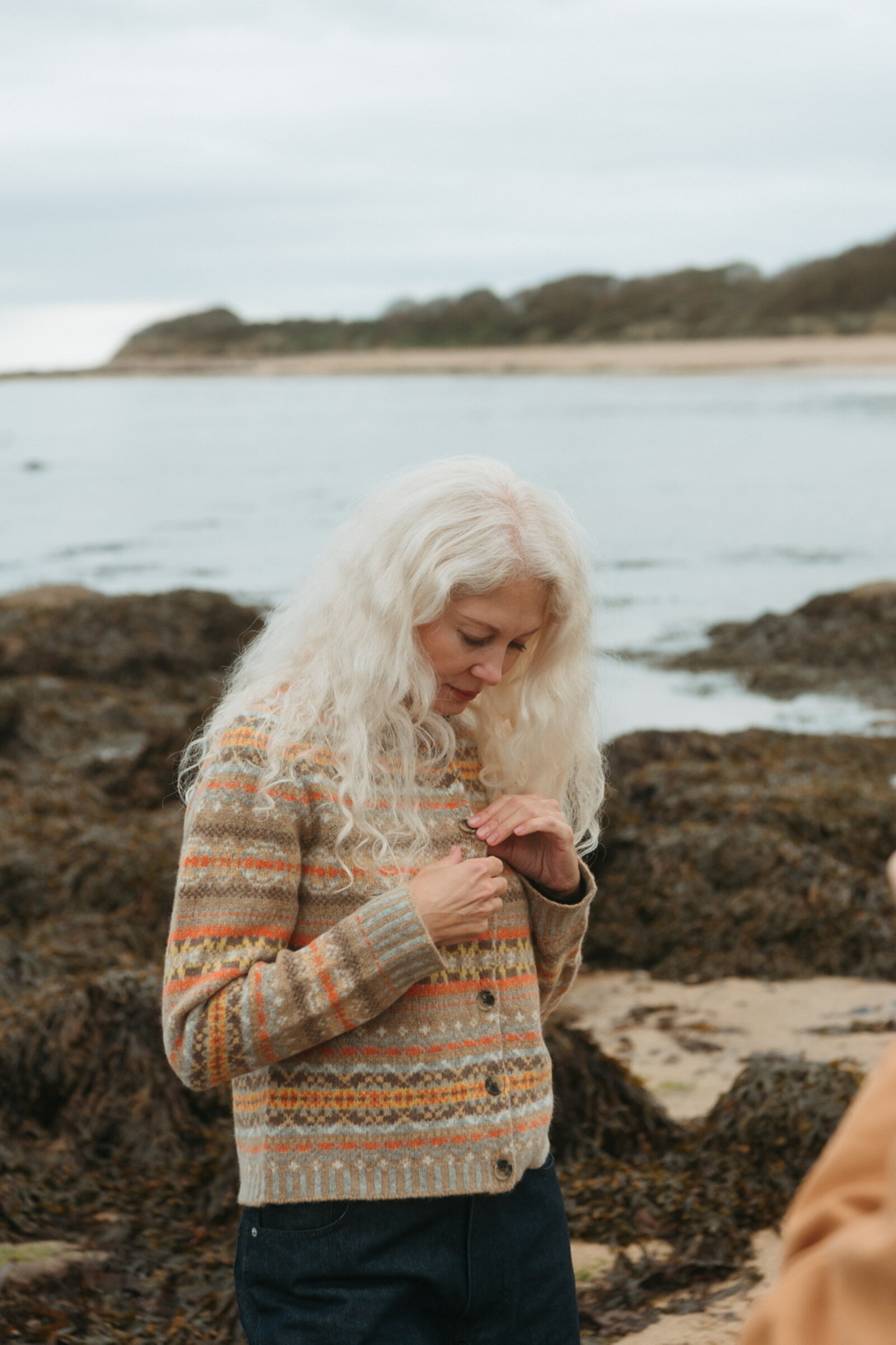Eribé Eribé - Westray Cardigan Huntley | Beige Strickjacke aus 100 % Shetlandwolle
