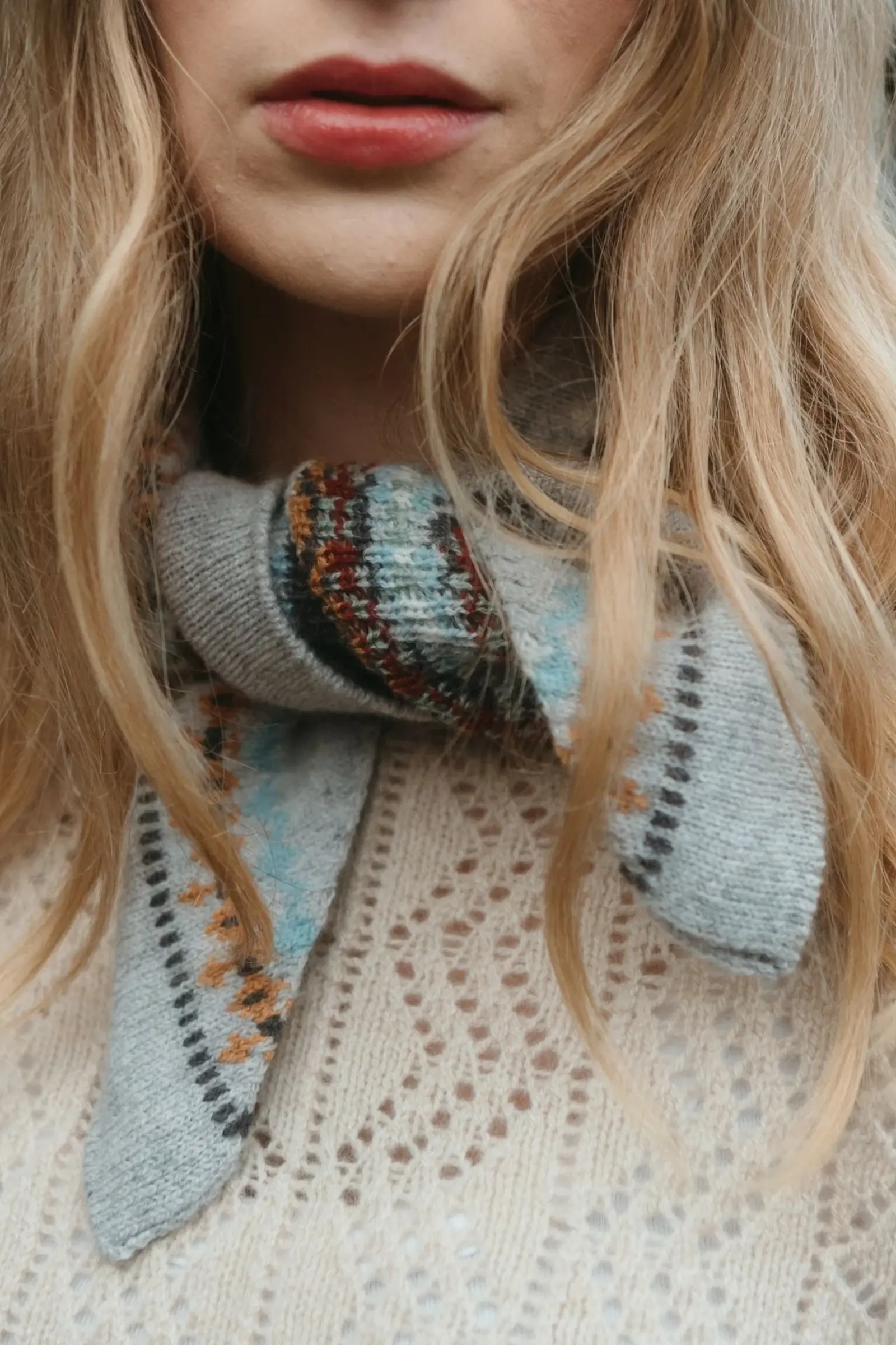 Eribé Eribé - Fairisle Neckerchief Hazel-Grace | Écharpe Fair Isle en 100 % Laine d'Agneau Mérinos