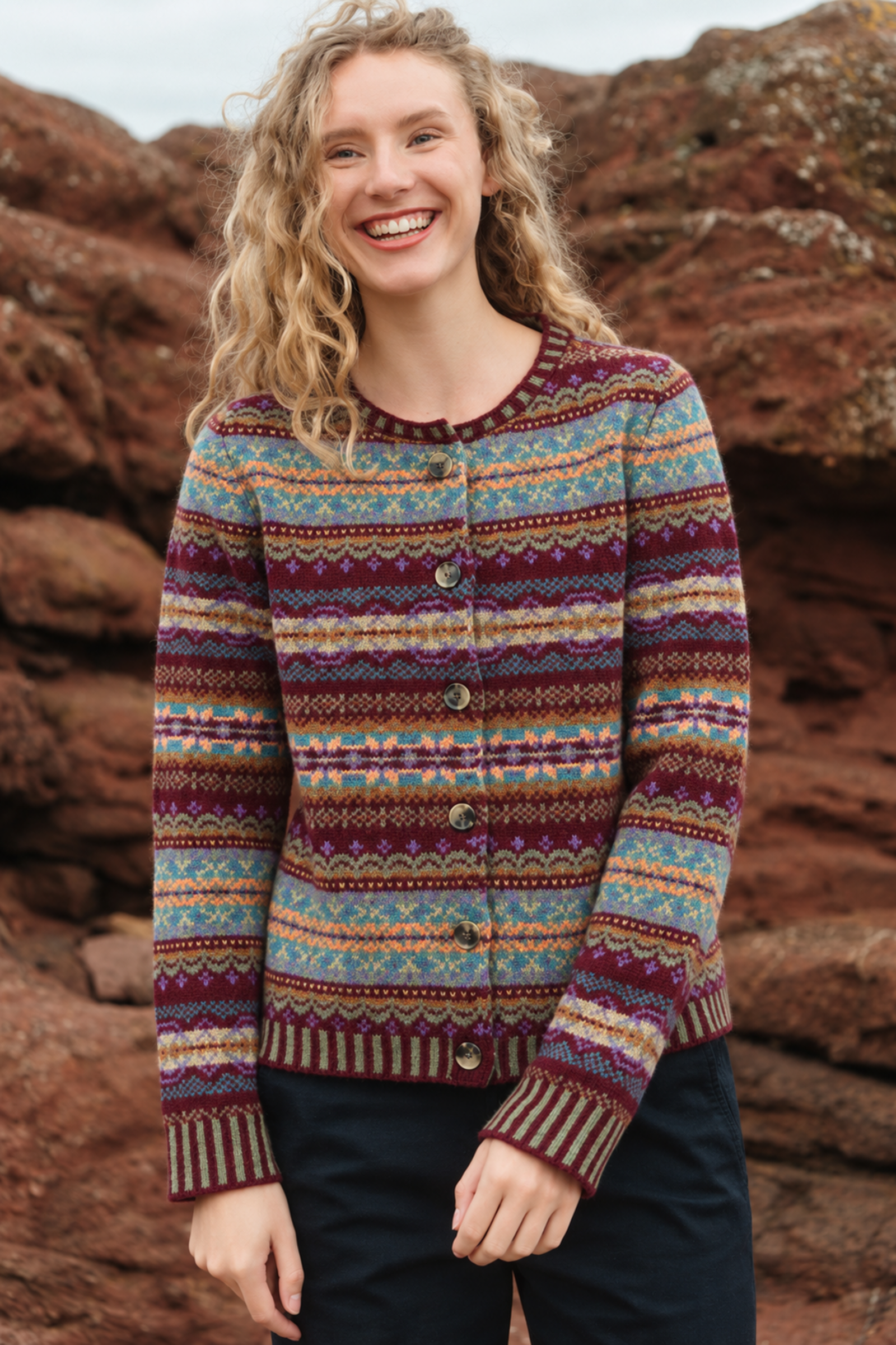 Eribé Eribé - Westray Cardigan Erica | Donkerrood Vest van 100% Shetlandwol