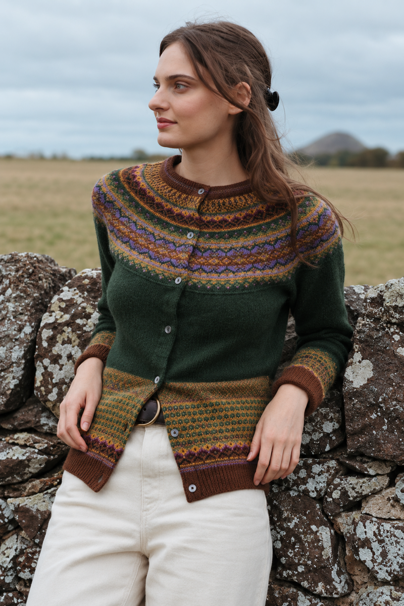 Eribé - Alpine Cardigan Thistle | Gilet Vert à 96% de Laine Mérinos Douce et à 4% de Laine Angora