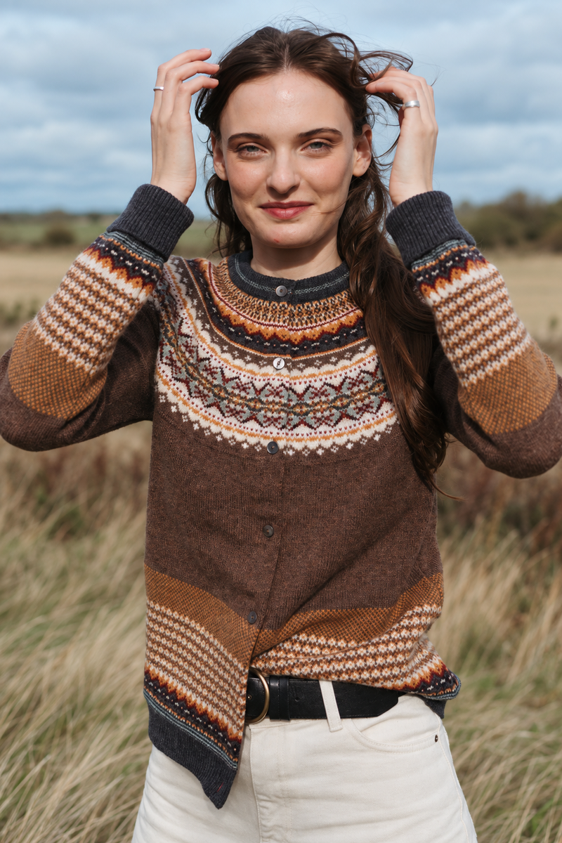 Eribé - Alpine Cardigan Hazel | Braune Strickjacke aus 96% Weicher Merinowolle und 4% Angorawolle