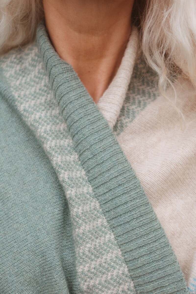 Eribé - Montrose Blanket Coat Sage | Vielseitige Strickjacke aus 100% Merino-Lammwolle