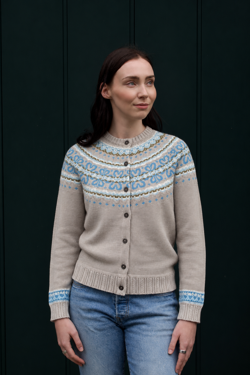 Eribé Evie Crew Neck Cardigan Ariel |  Beige Vest van 53% Linnen en 47% Biologisch Katoen