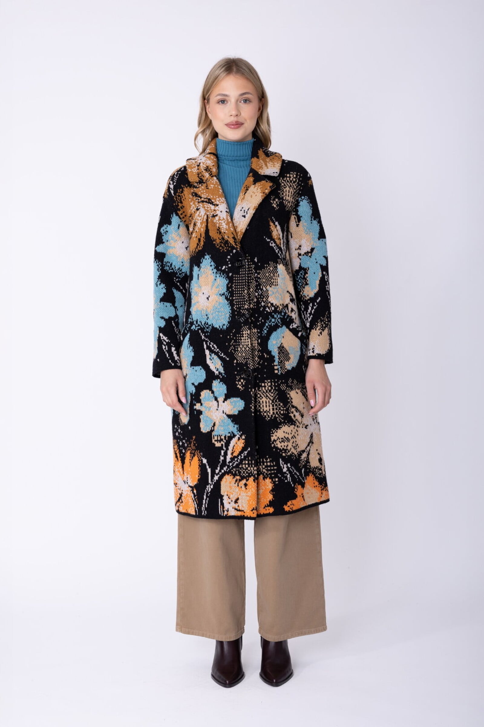IVKO  Woman IVKO - Coat Petal for Armor Pattern Black | Extravagante Mantel van 80% Wol en 20% Nylon