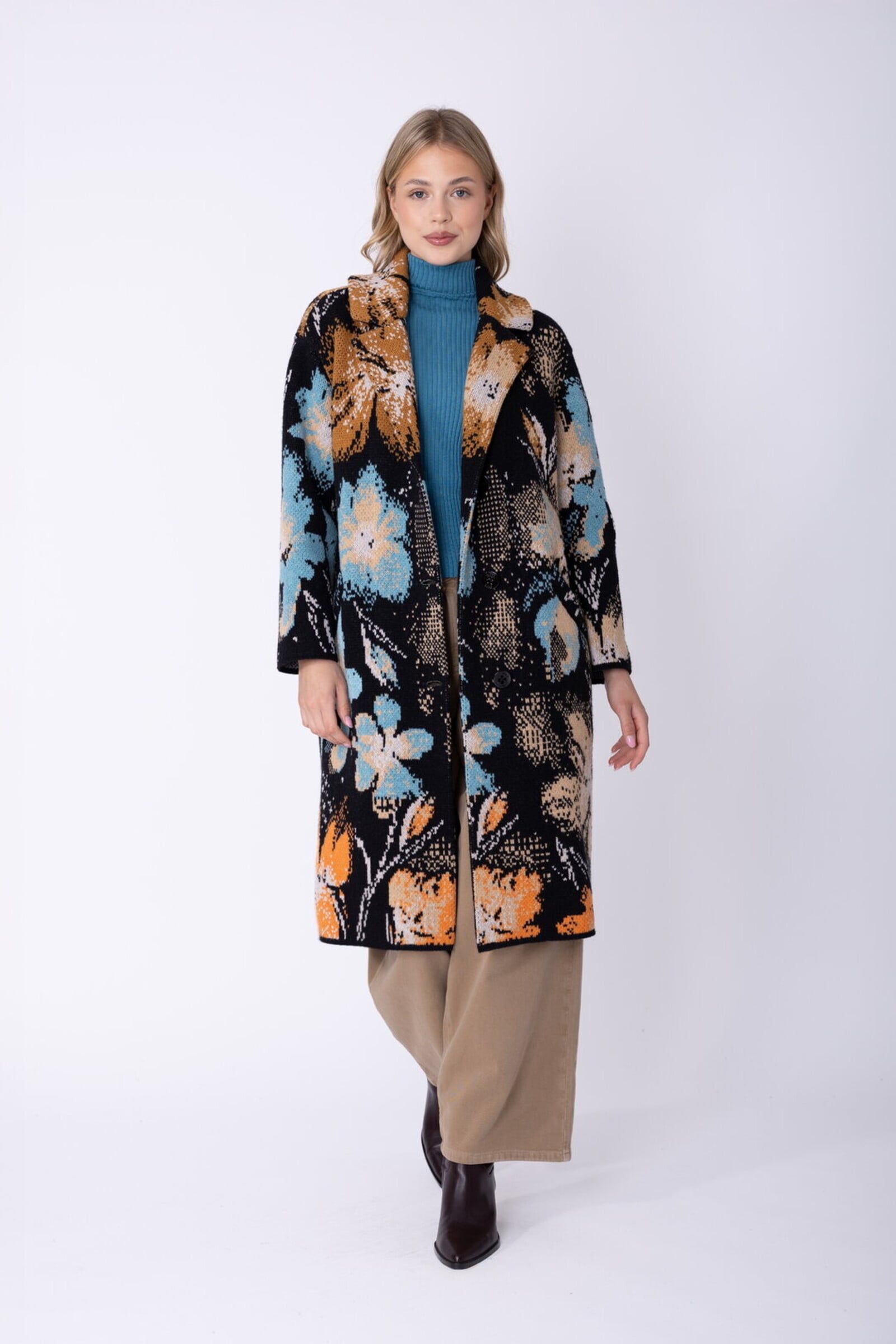 IVKO  Woman IVKO - Coat Petal for Armor Pattern Black | Extravagante Mantel van 80% Wol en 20% Nylon