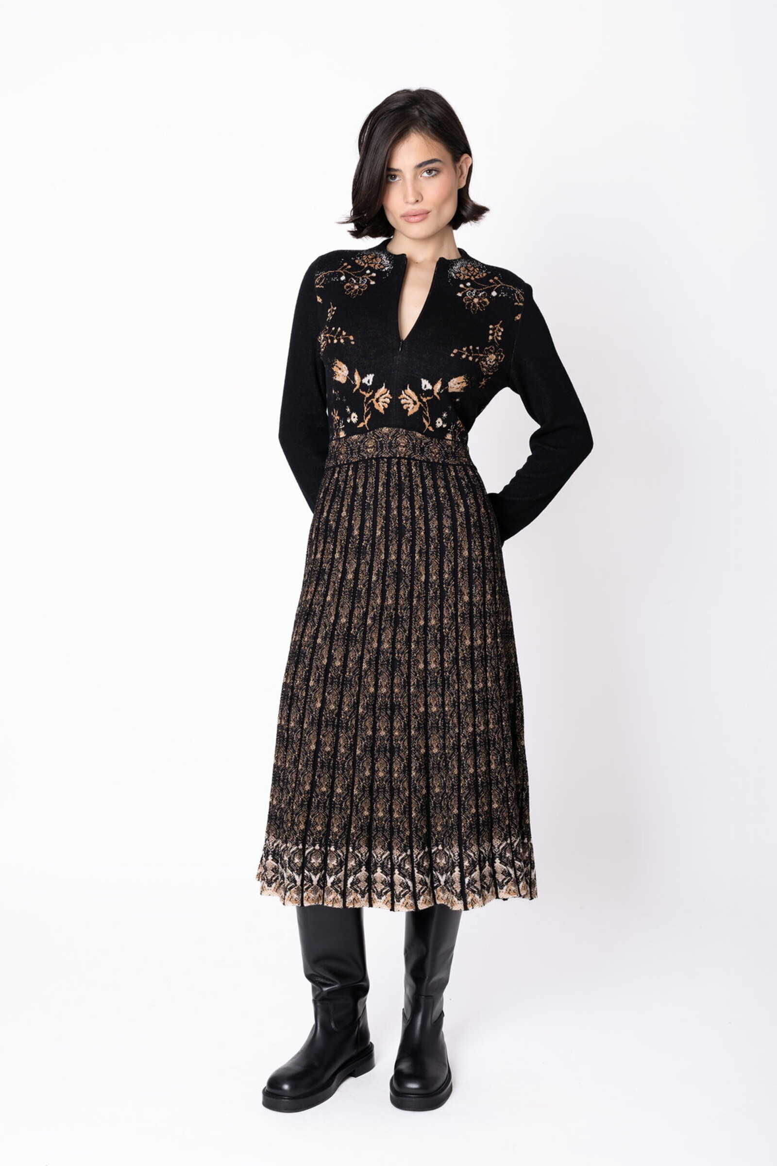 IVKO  Woman IVKO - Knit Dress Fika Floral Black | Robe Noire Somptueuse avec Jupe Plissée
