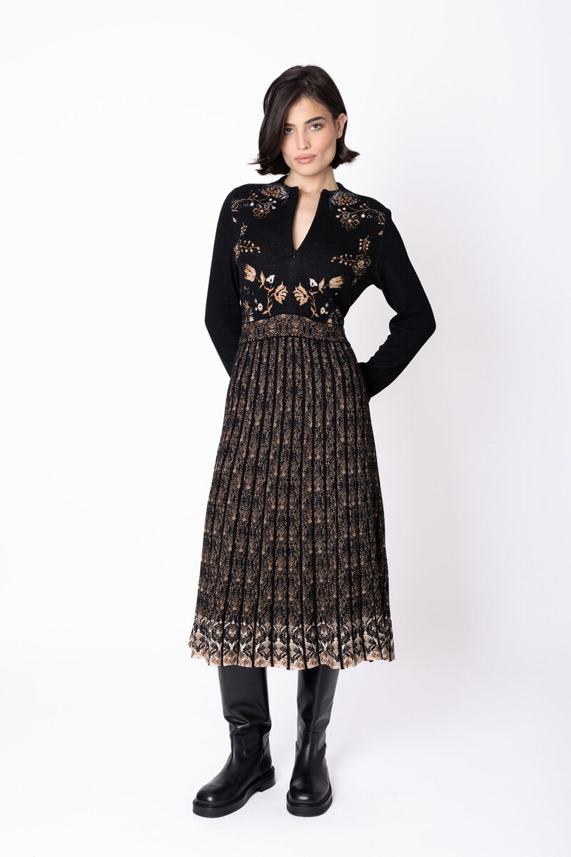 IVKO - Knit Dress Fika Floral Black | Atemberaubendes Schwarzes Kleid mit Plissierter Rock
