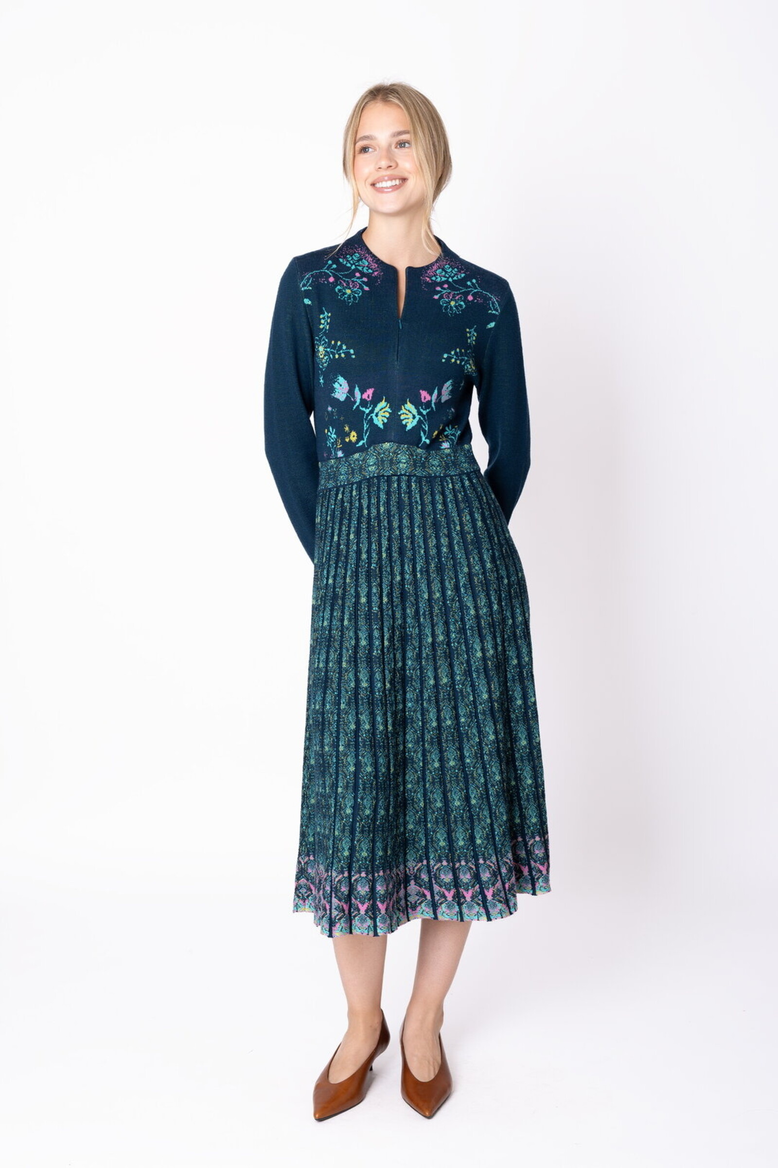 IVKO  Woman IVKO - Knit Dress Fika Floral Petrol | Robe Bleu-Vert Somptueuse avec Jupe Plissée
