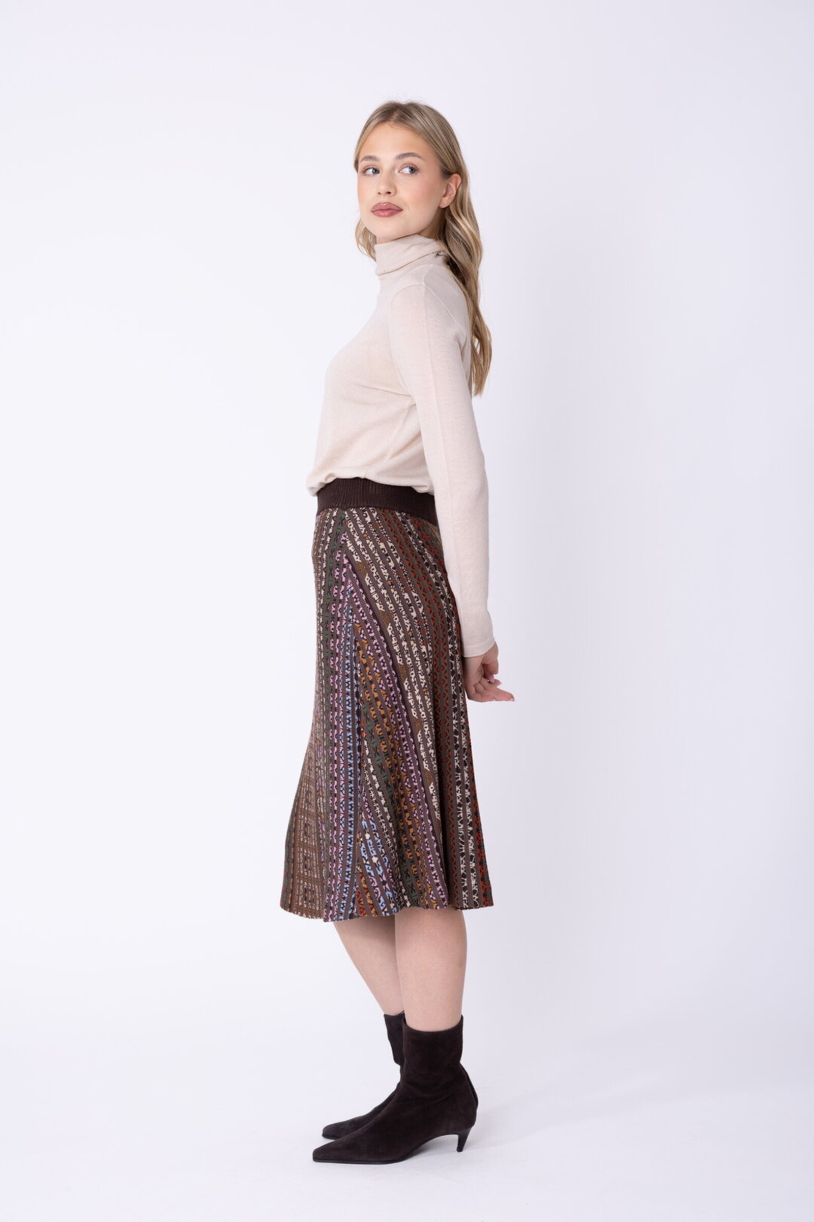IVKO  Woman IVKO - Pleated Knit Skirt Azulejo Chocolate | Indrukwekkende Chocoladebruine Rok met Portugese Motieven