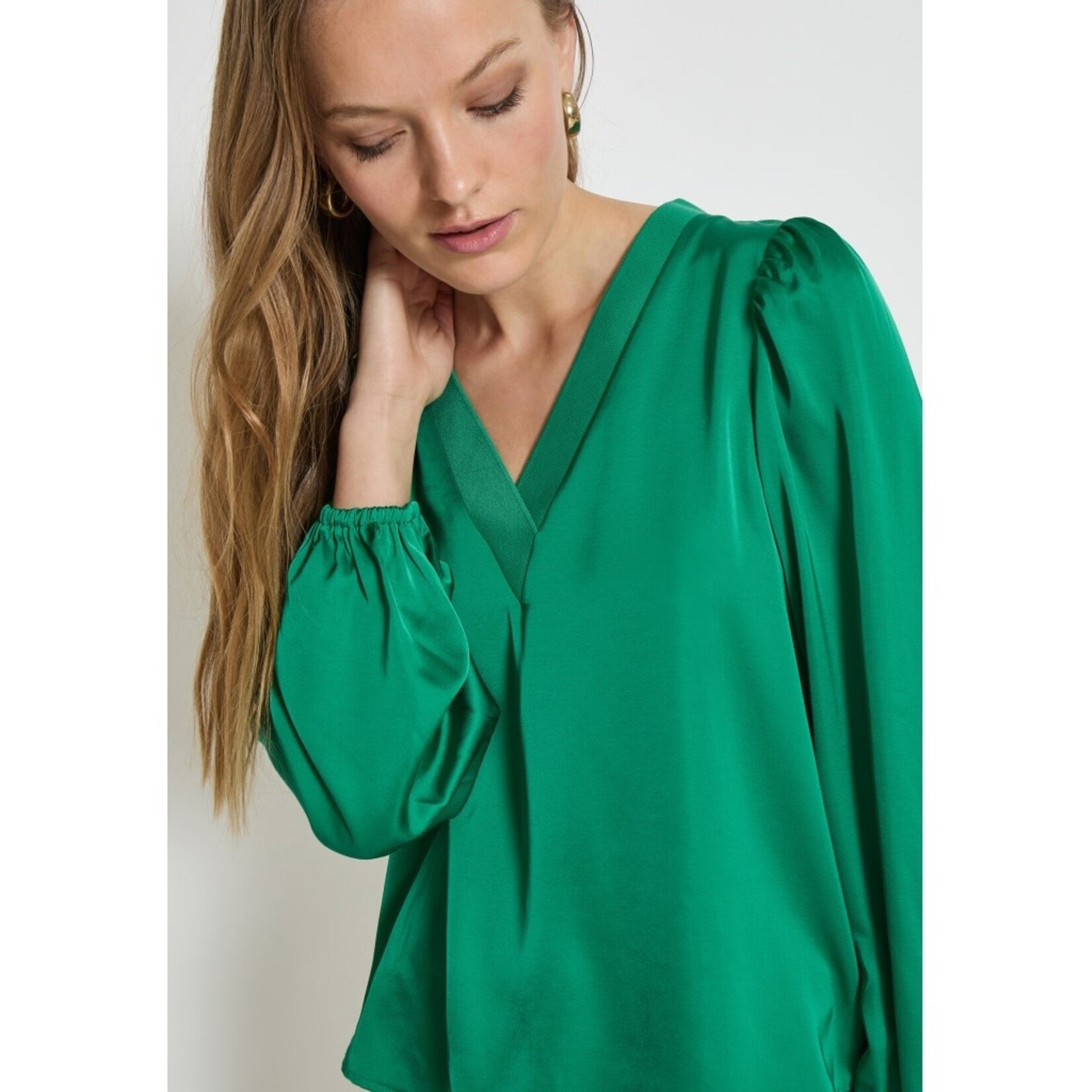 Minus Selva v-neck blouse Golf green