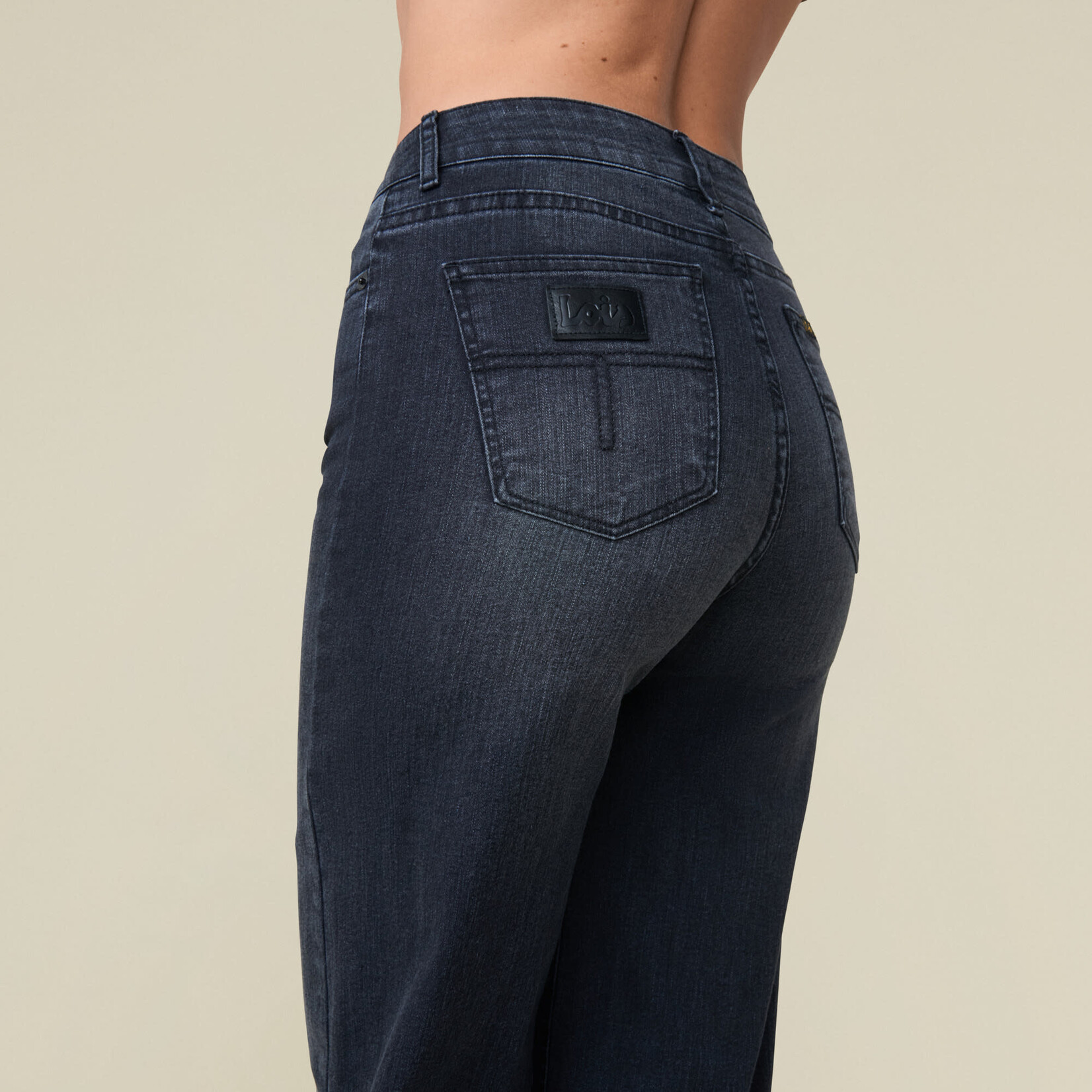 Lois Palazzo Enzyme black